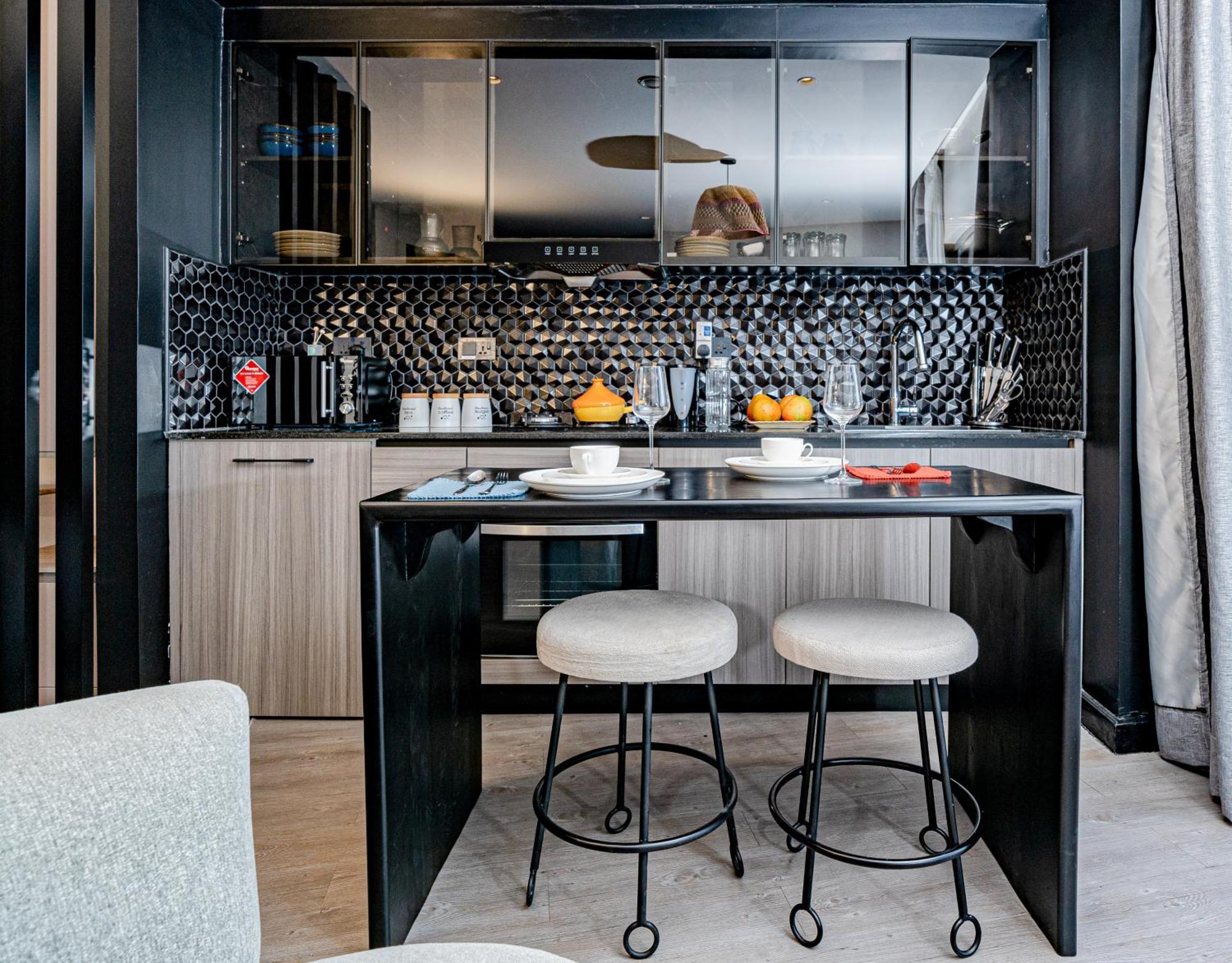 Escada & 2-bedroom, Rooftop Swimming Pool, Gym, Workspace, Wonderiss Homes Westland Living Apartamento *