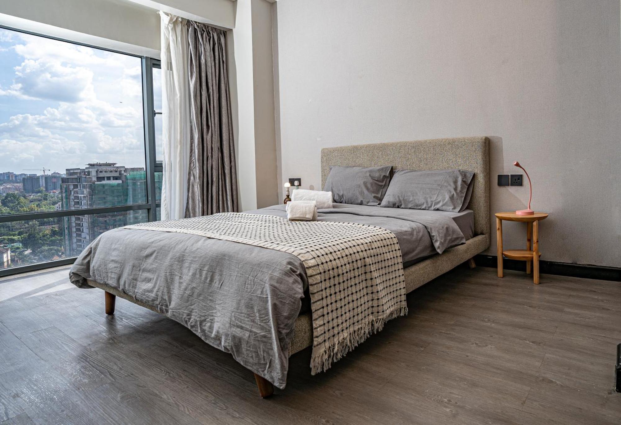Escada & 2-bedroom, Rooftop Swimming Pool, Gym, Workspace, Wonderiss Homes Westland Living