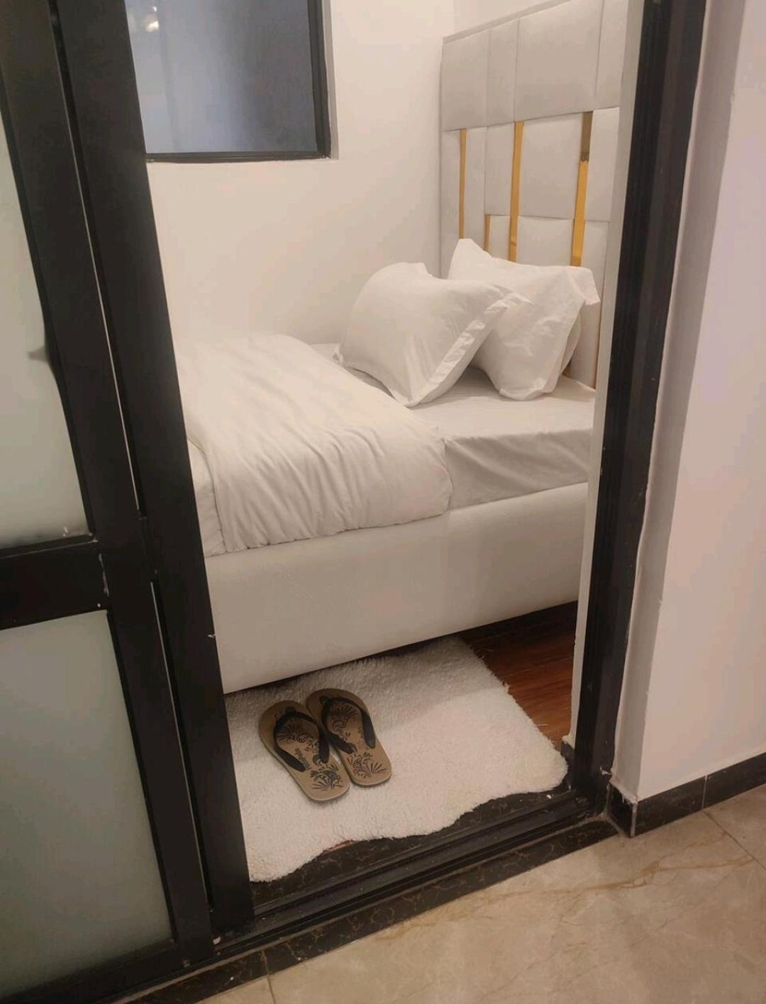 Kilimani Super One And Half Bedroom Near Yaya Centre With Netflix Apartment