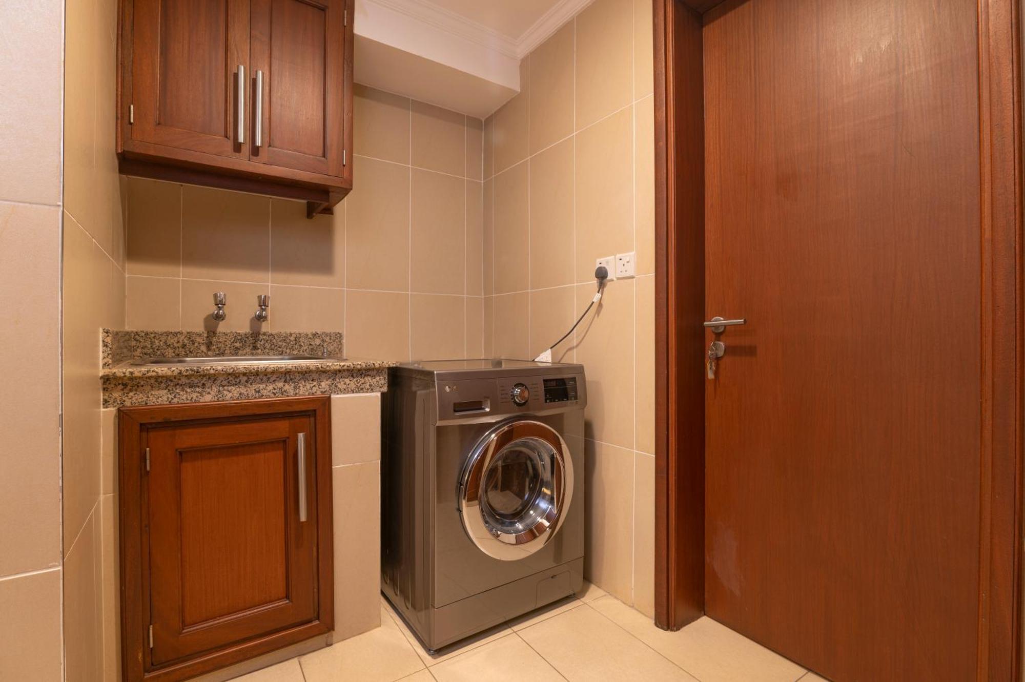 Apartment Riverside Park Hidden Oasis, 3 Bedroom, By Yourhost,