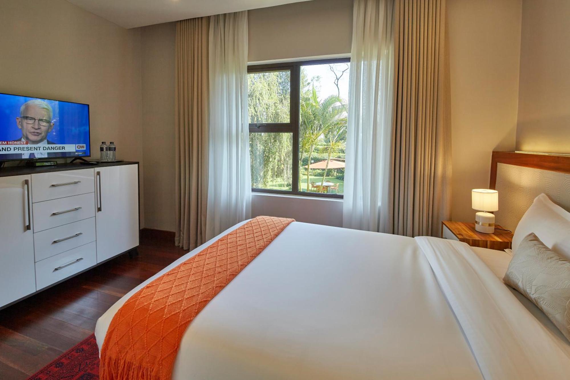 Deerpark Luxury Hotel *