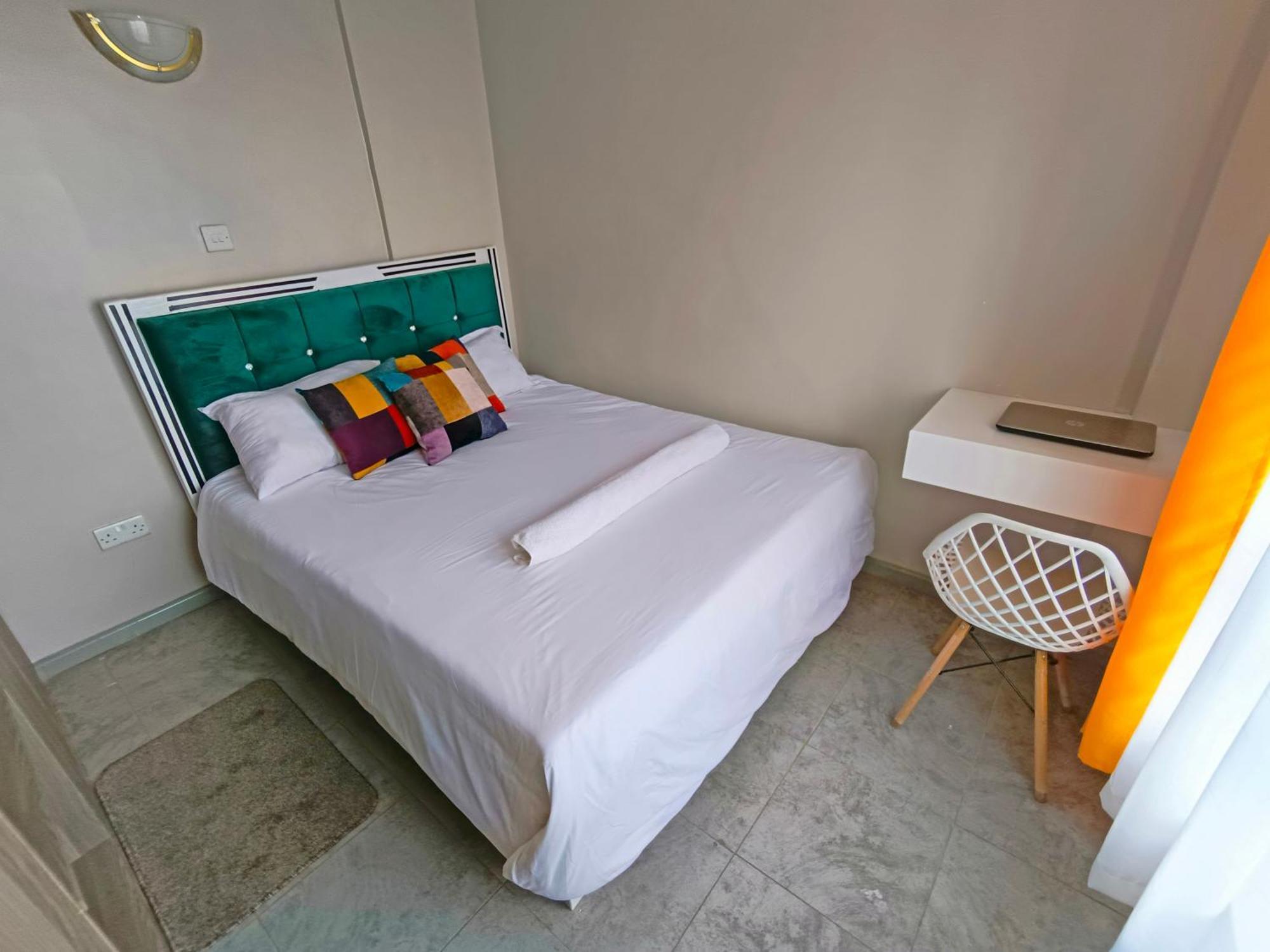 Modern 1Br Apartment With Stunning City Views - Free Parking & Wifi *