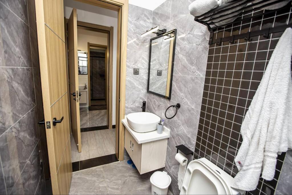 Modern Oasis In The Heart Of Kilimani: Your Ideal Retreat *