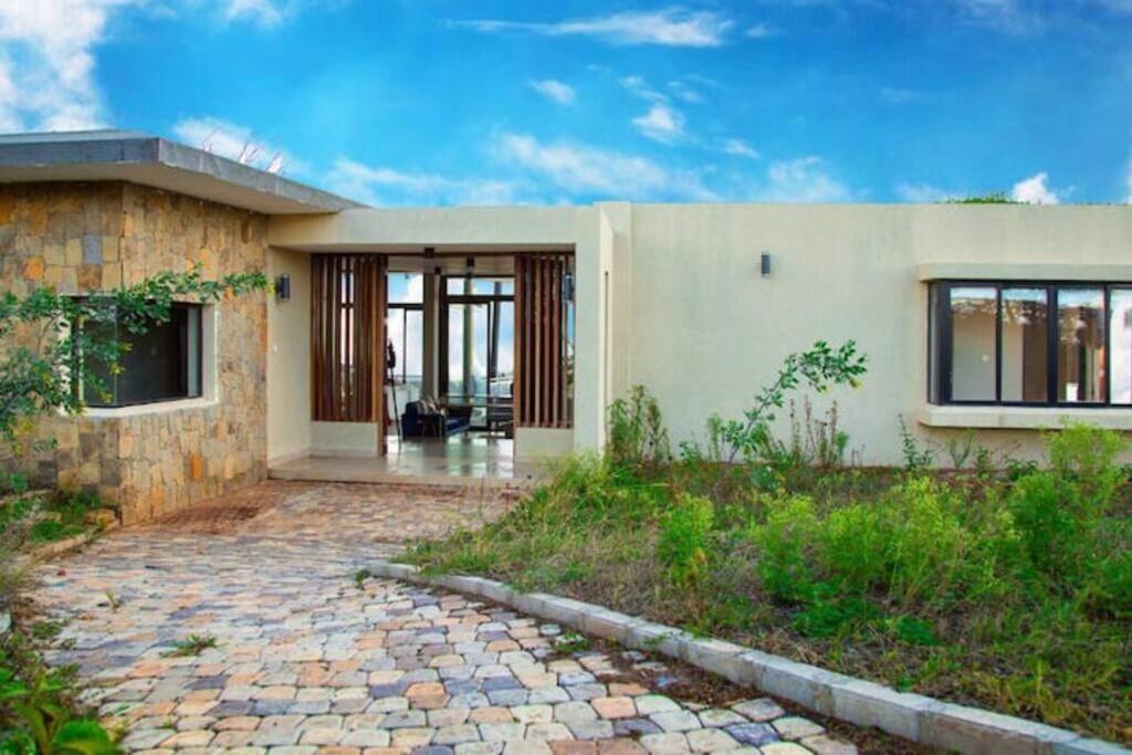 Villa Glass House At Champagne Ridge By Yourhost Nairobi
