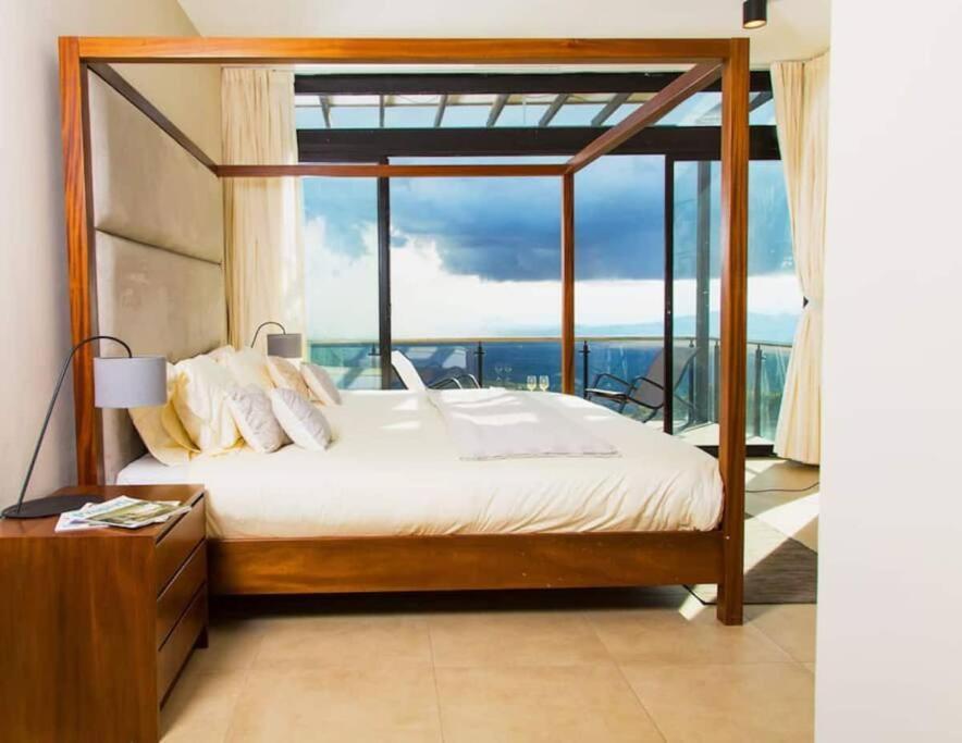 Glass House At Champagne Ridge By Yourhost Villa Nairobi