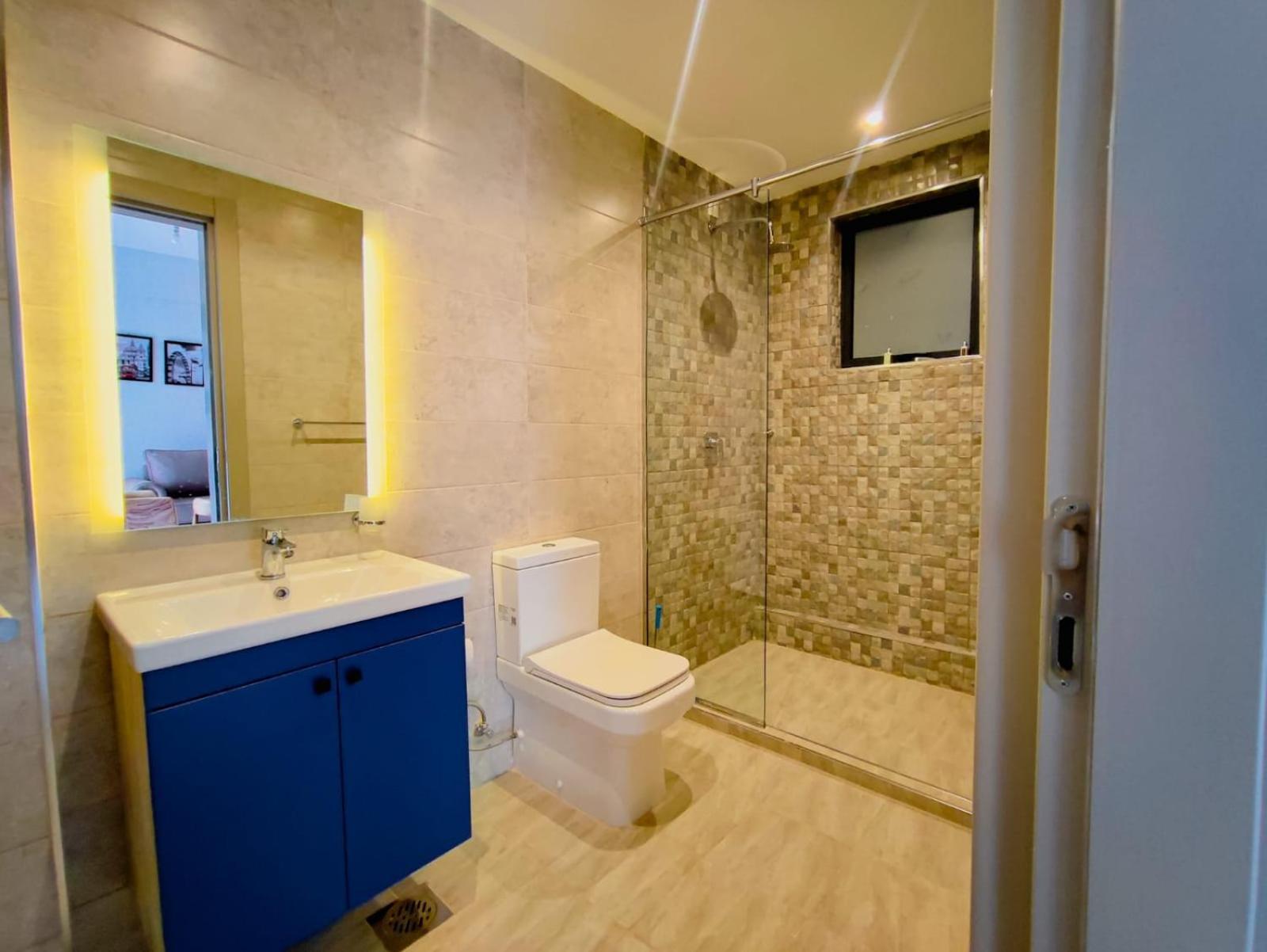 Elite 1 Bedroom Westlands With Views, Gym &pool Apartment Nairobi