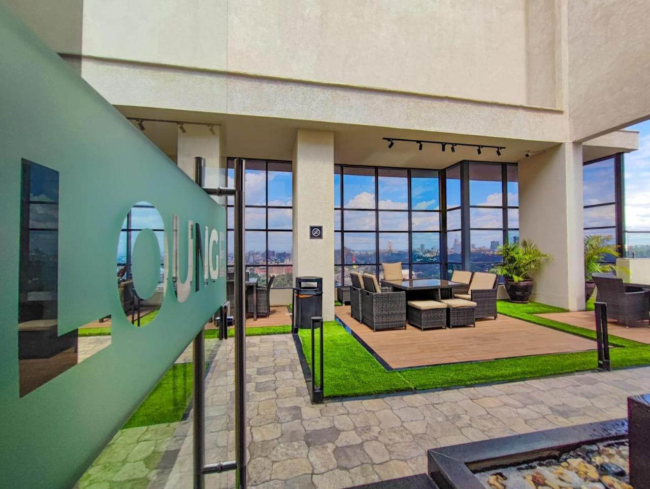 Elite 1 Bedroom Westlands With Views, Gym &pool Apartment Nairobi