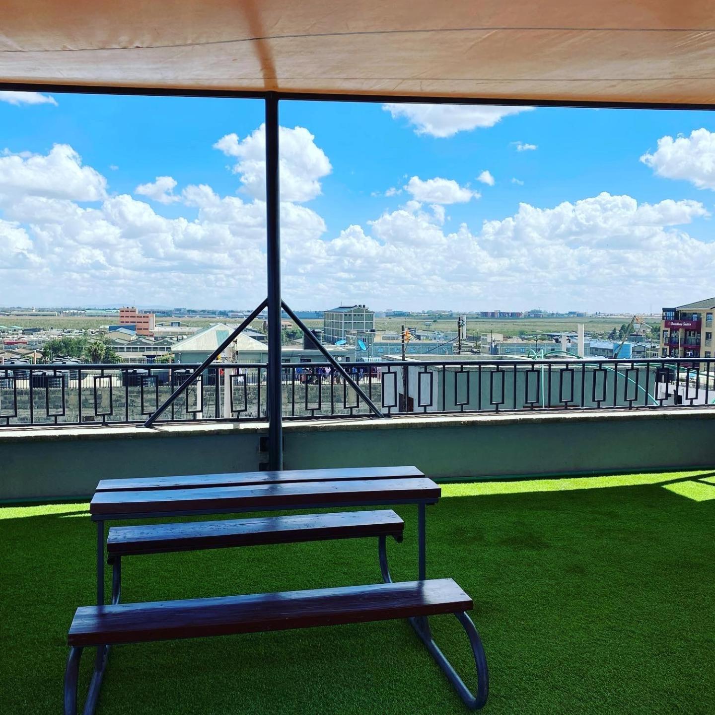 Lovely & Cozy Compact Studio Near Airport With Rooftop View Apartment Nairobi
