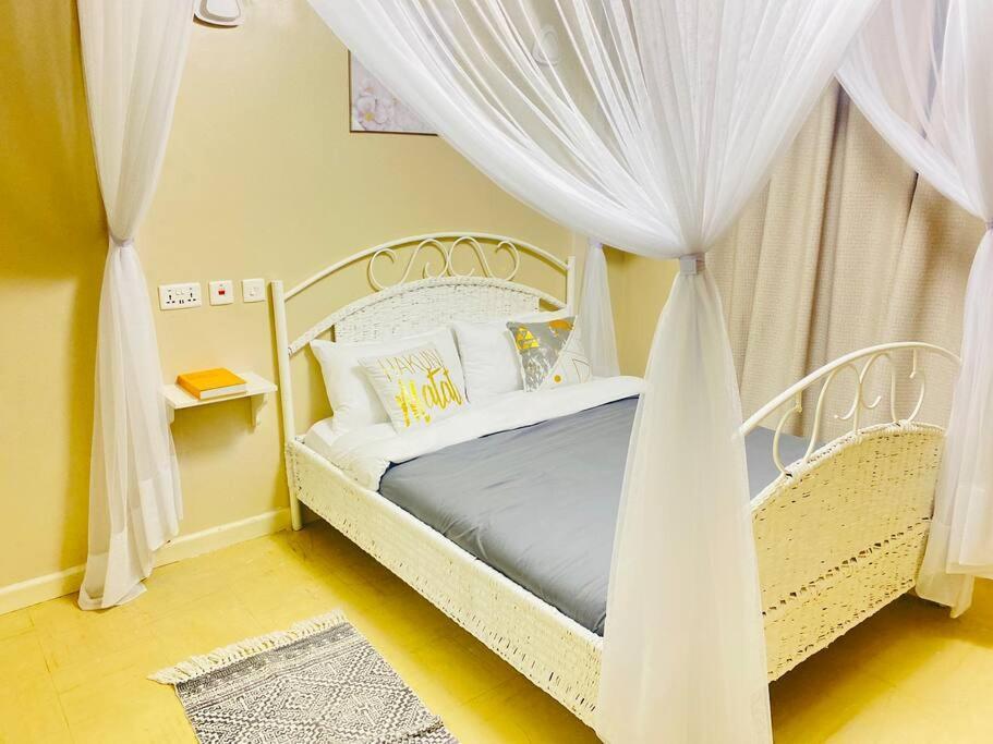 Pristine Luxury 2 Bedroom Apartment-south C *