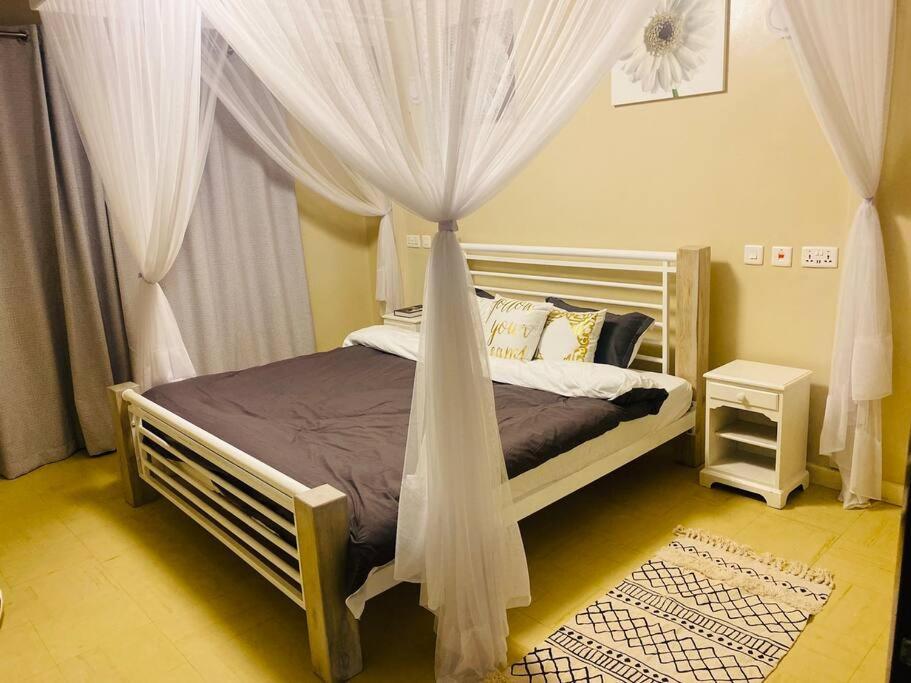 Apartment Pristine Luxury 2 Bedroom Apartment-south C *