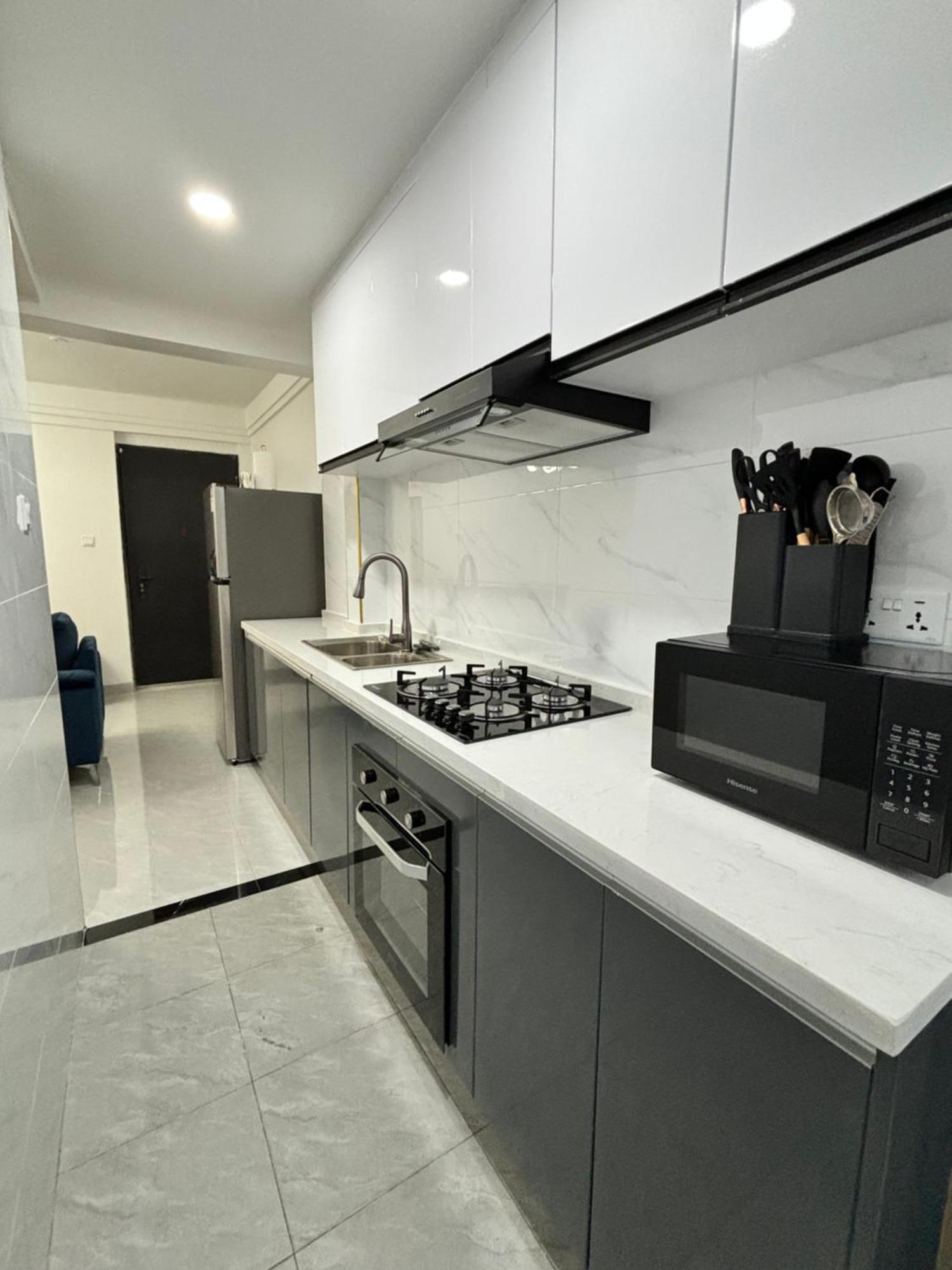 Goldpark Homes Two Bedroom With Golf Simulator & Gym * Nairobi