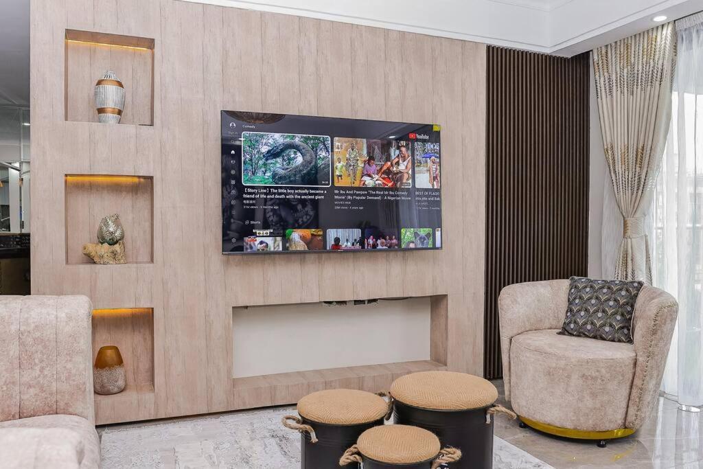 Palatial Luxury Apartment *