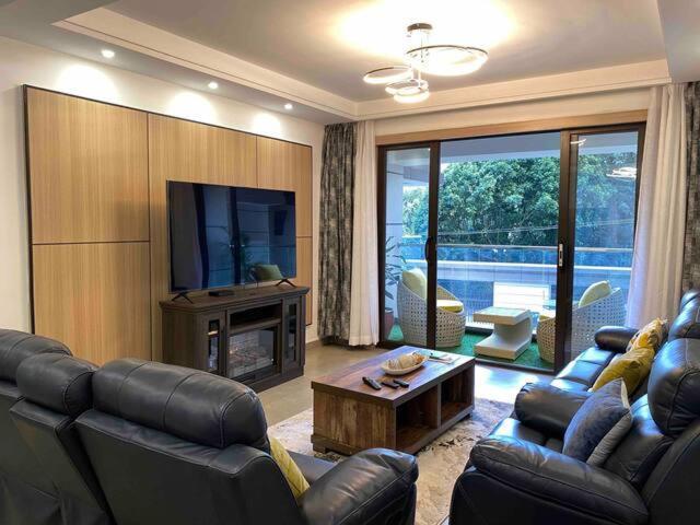108 Riverside West Lane,riverside *