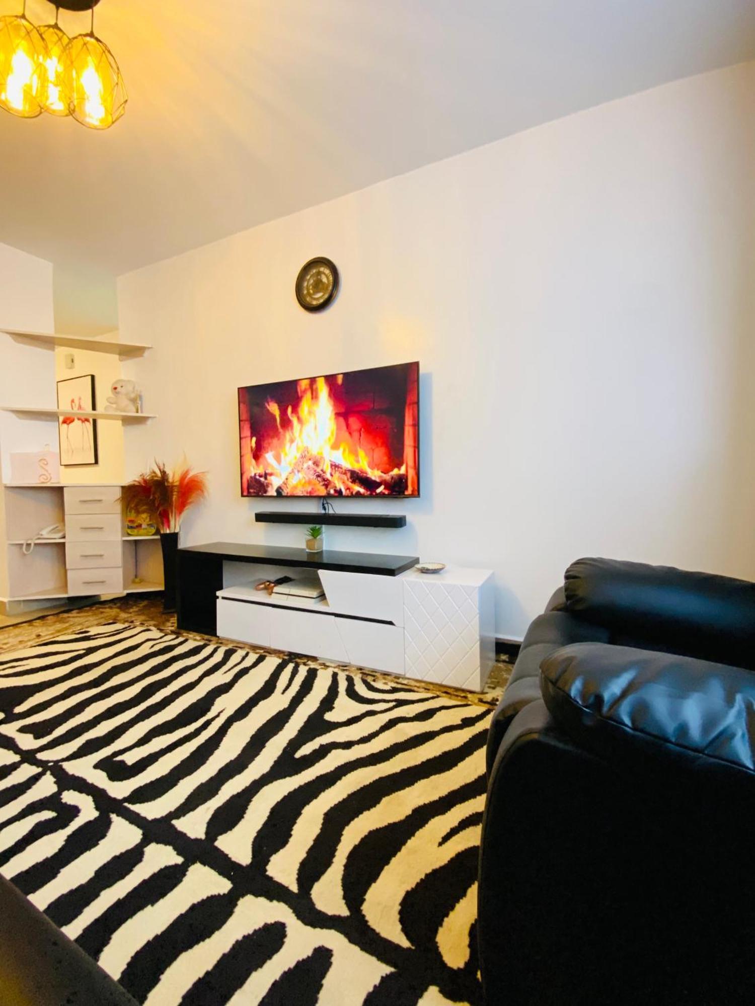 Luxe 1br, Ngong Road, *