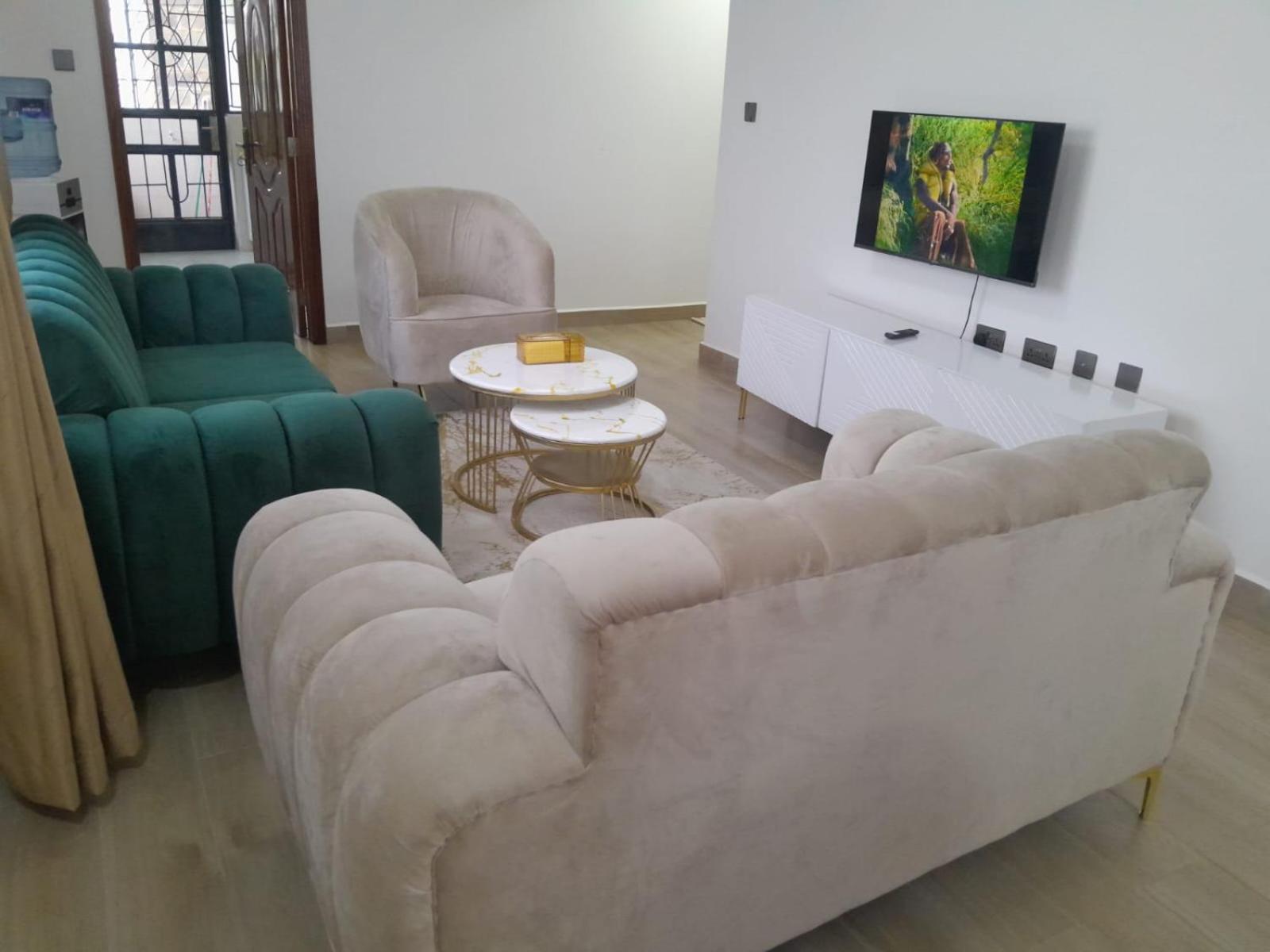 Apartment Azania 2br Homes Opposite Movenpick Nairobi
