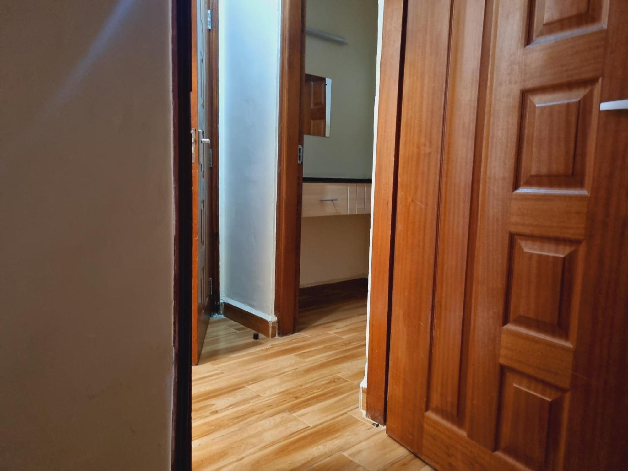Rossyln Close To Un, Village Market And Two Rivers Mall Apartment