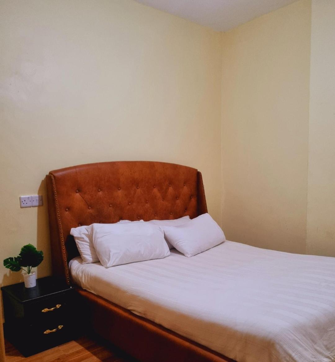 Rossyln Close To Un, Village Market And Two Rivers Mall