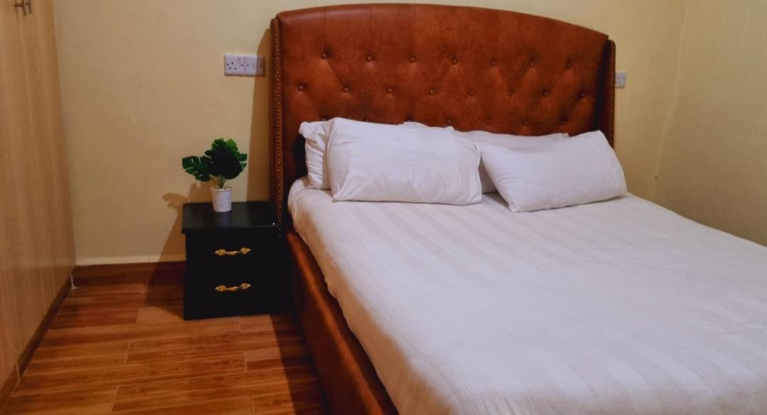Rossyln Close To Un, Village Market And Two Rivers Mall