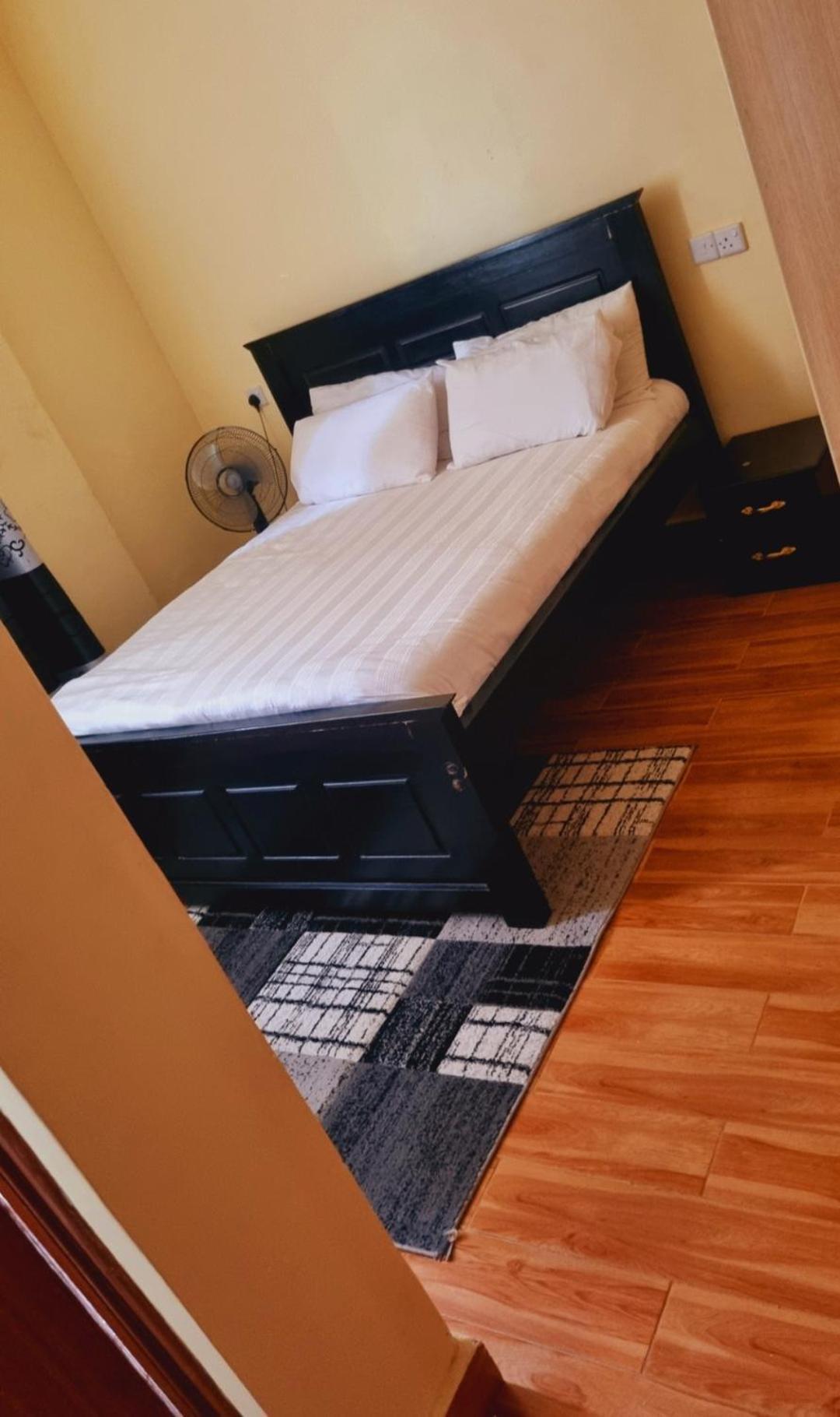 Rossyln Close To Un, Village Market And Two Rivers Mall *