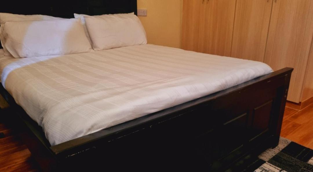 Rossyln Close To Un, Village Market And Two Rivers Mall *