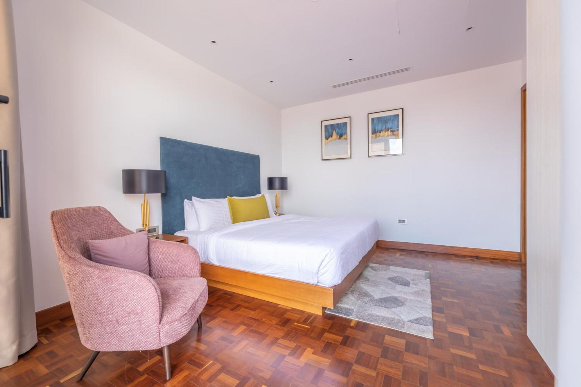 Apartment Broadwalk Residency