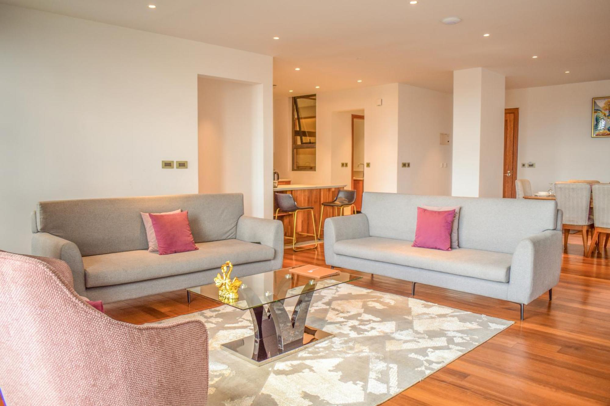 Apartment Broadwalk Residency