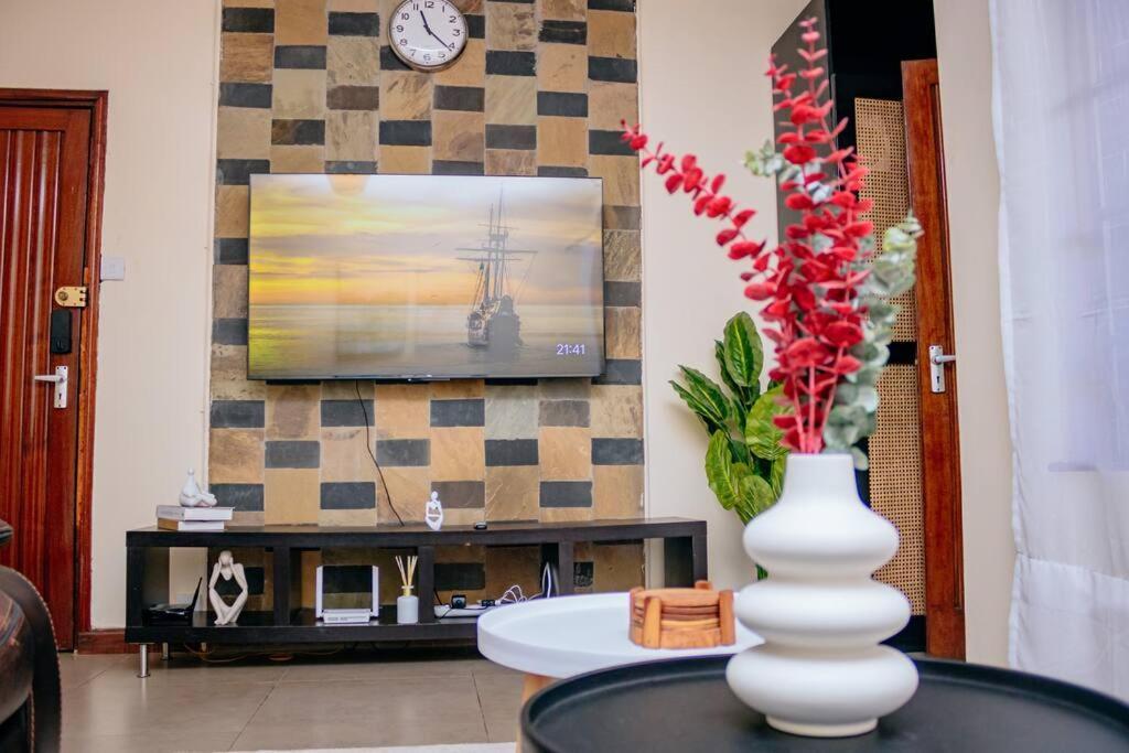 Apartment Cozy Feels In Westlands