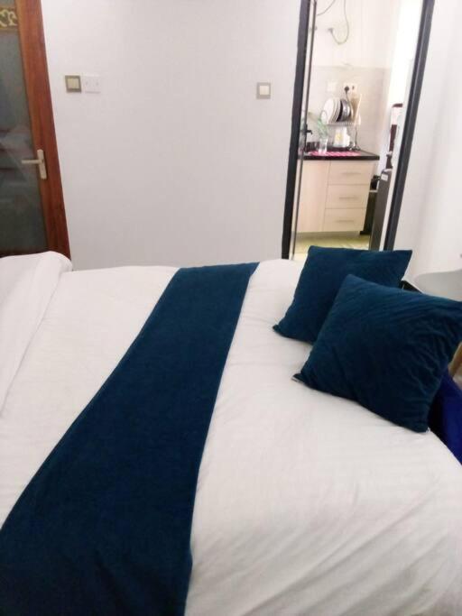 Studio Apartment *