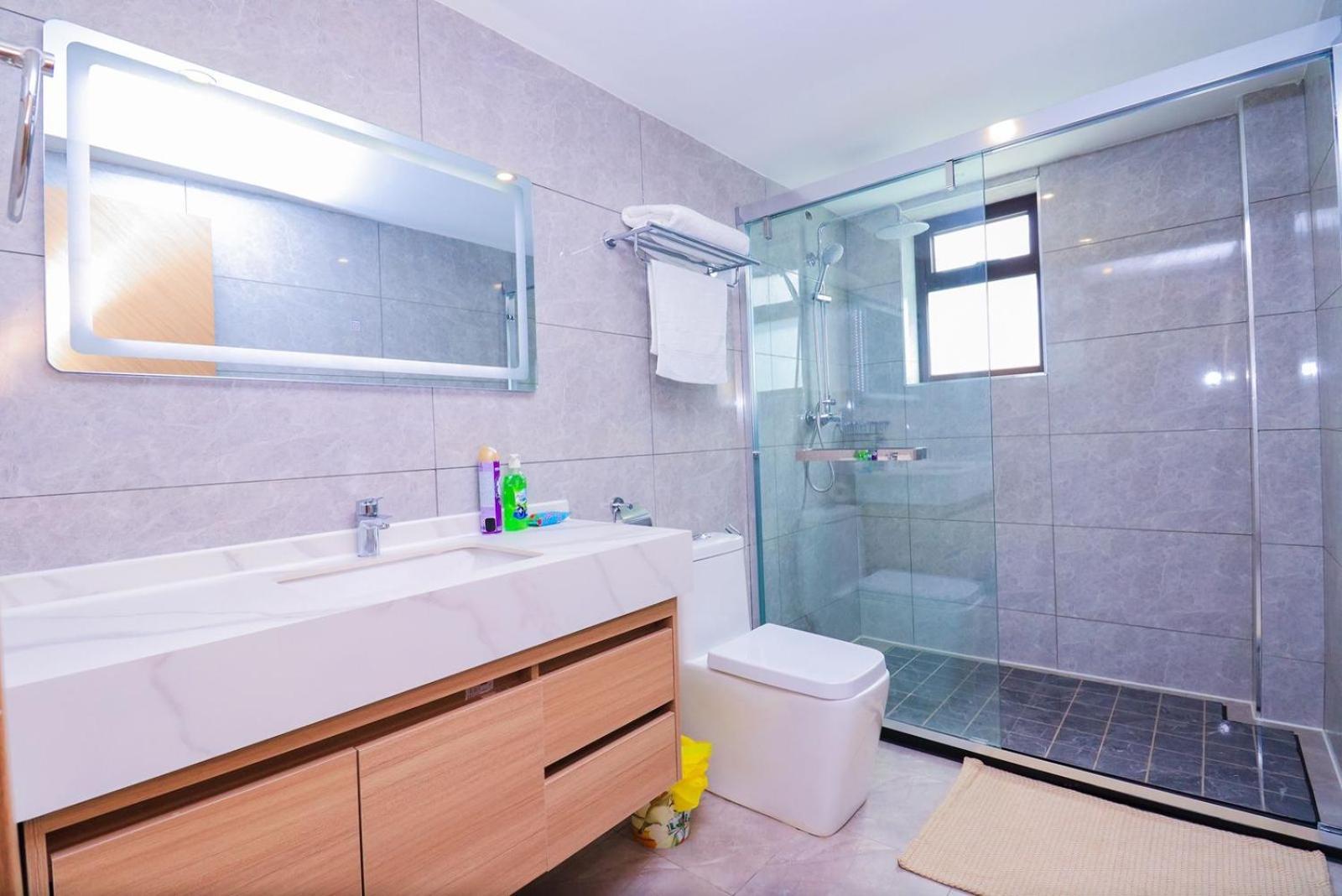 Apartment Riverside 3 B/rm *