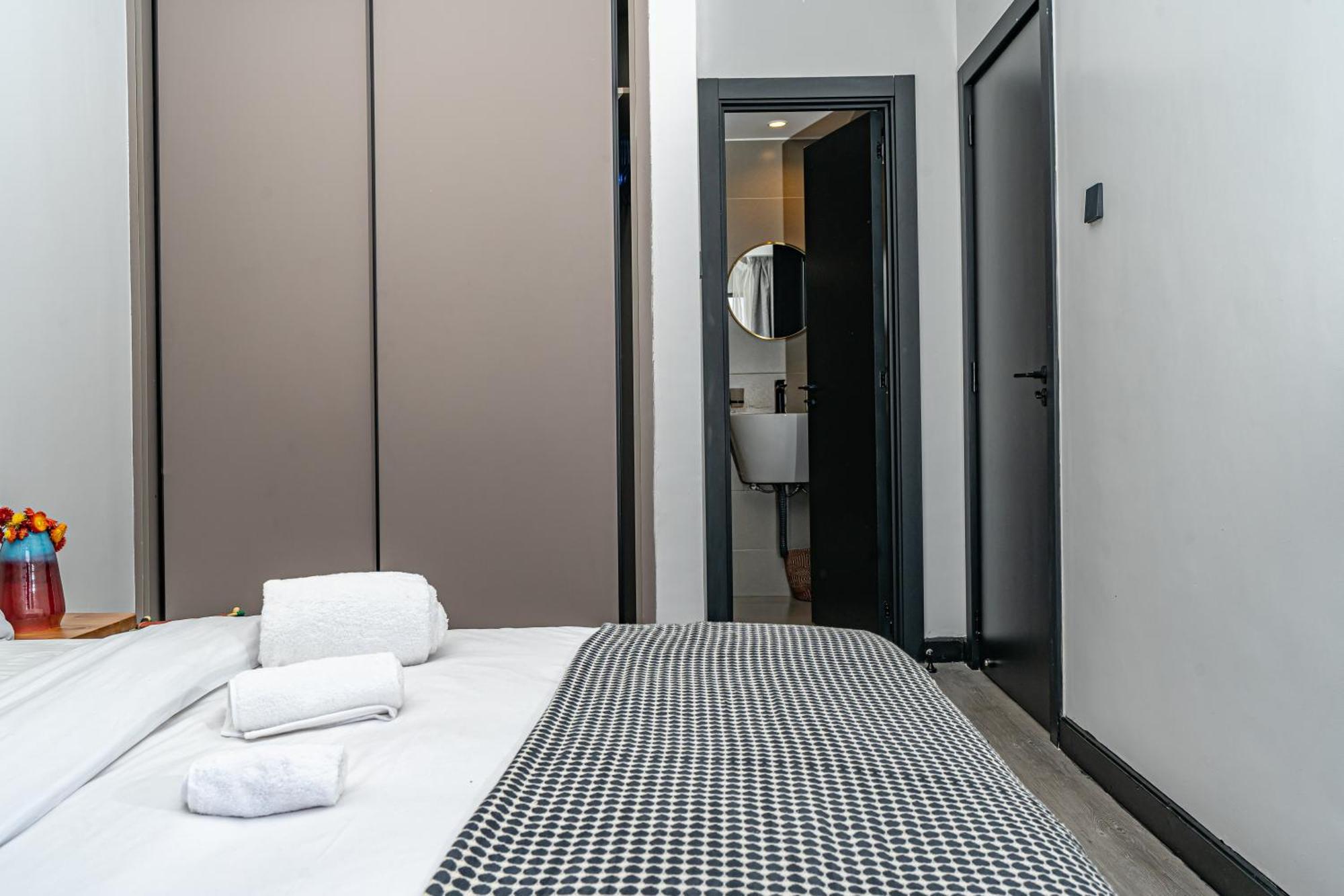 Escada & 2-bedroom, Rooftop Swimming Pool, Gym, Workspace, Wonderiss Homes Westland Living