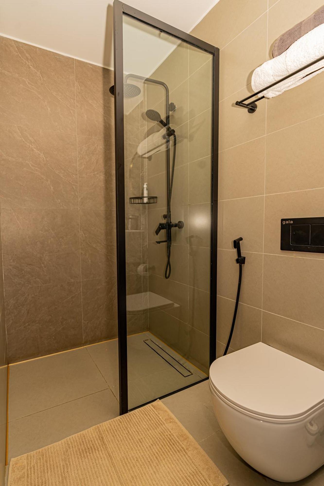 Escada & 2-bedroom, Rooftop Swimming Pool, Gym, Workspace, Wonderiss Homes Westland Living