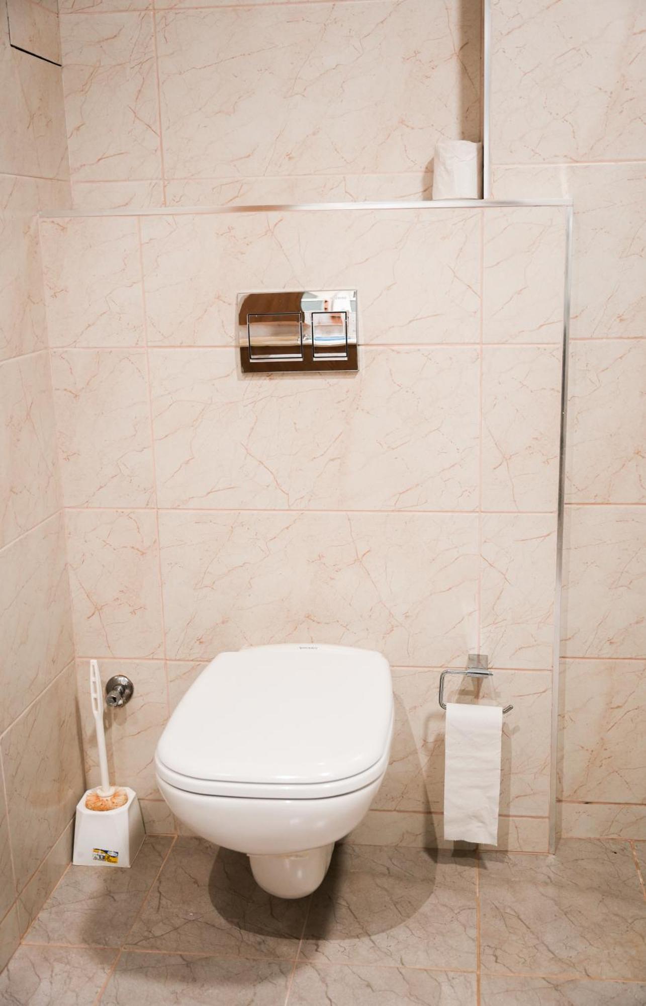 Shared In Three Bedrooms, Private Bathroom, Gym, Office Area, Kitchen, Wonderiss Westland Living