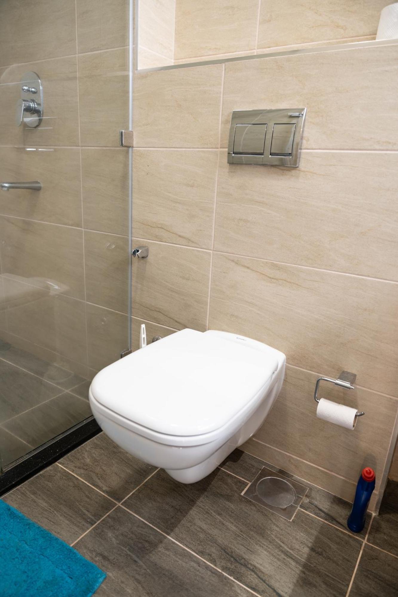 Shared In Three Bedrooms, Private Bathroom, Gym, Office Area, Kitchen, Wonderiss Westland Living