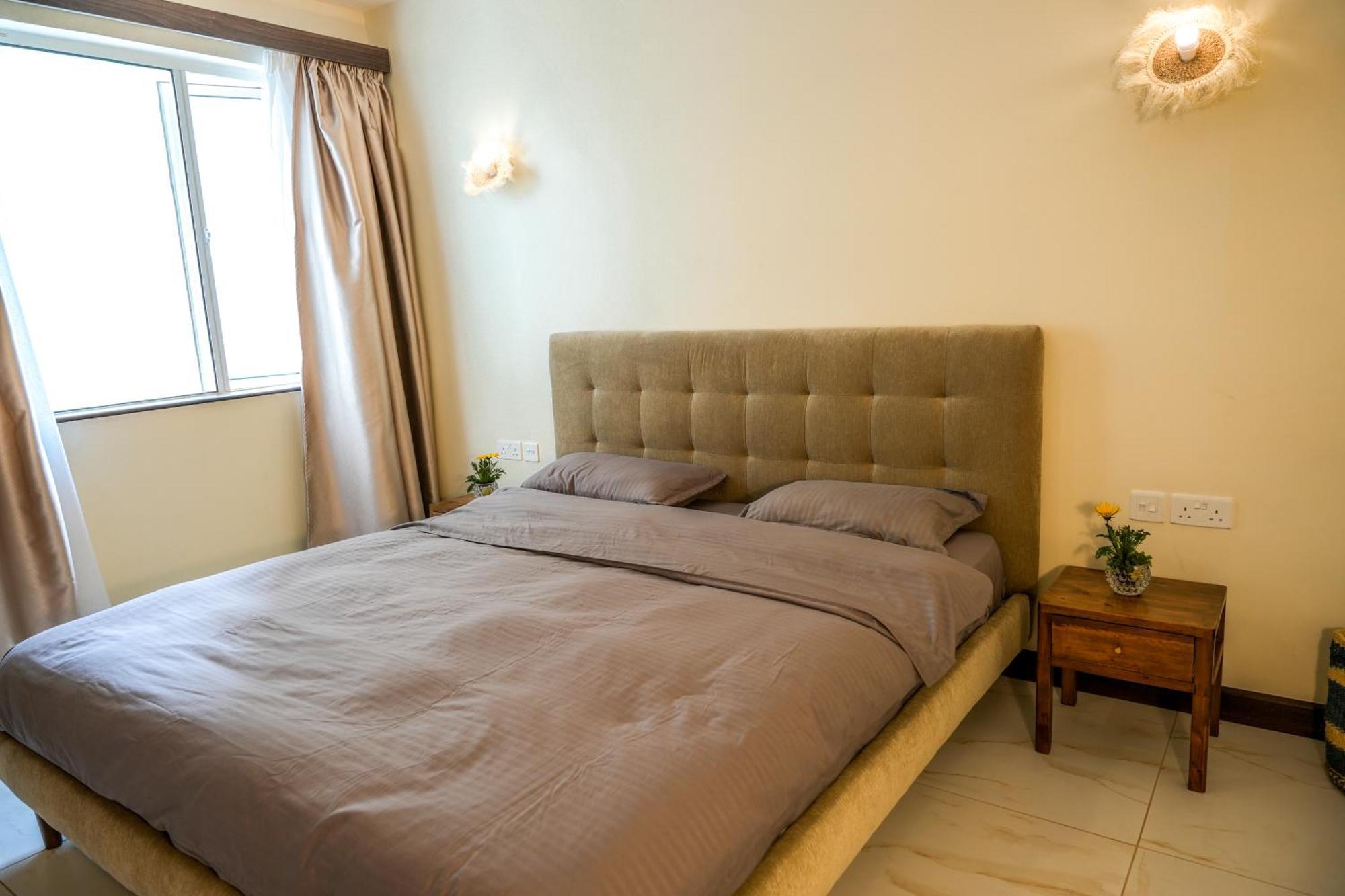Apartment Shared In Three Bedrooms, Private Bathroom, Gym, Office Area, Kitchen, Wonderiss Westland Living *