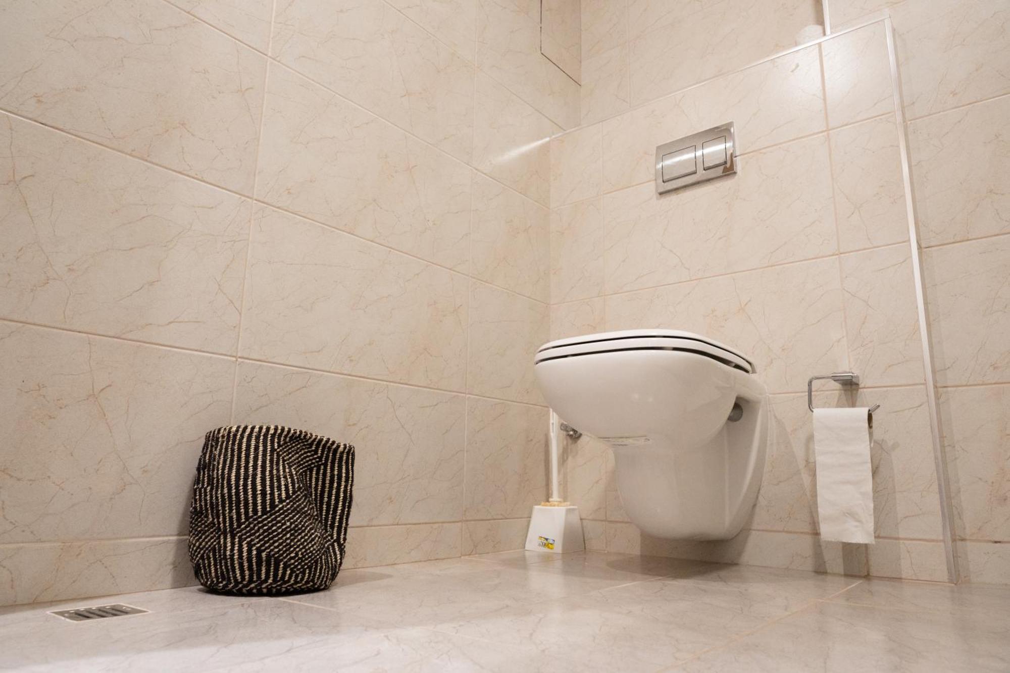Apartment Shared In Three Bedrooms, Private Bathroom, Gym, Office Area, Kitchen, Wonderiss Westland Living