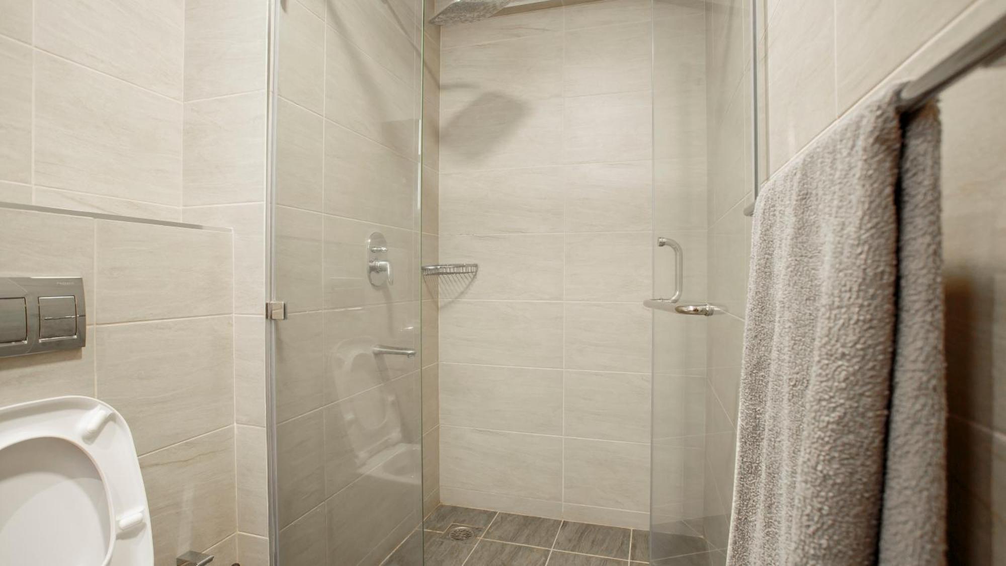 Shared In Three Bedrooms, Private Bathroom, Gym, Office Area, Kitchen, Wonderiss Westland Living *