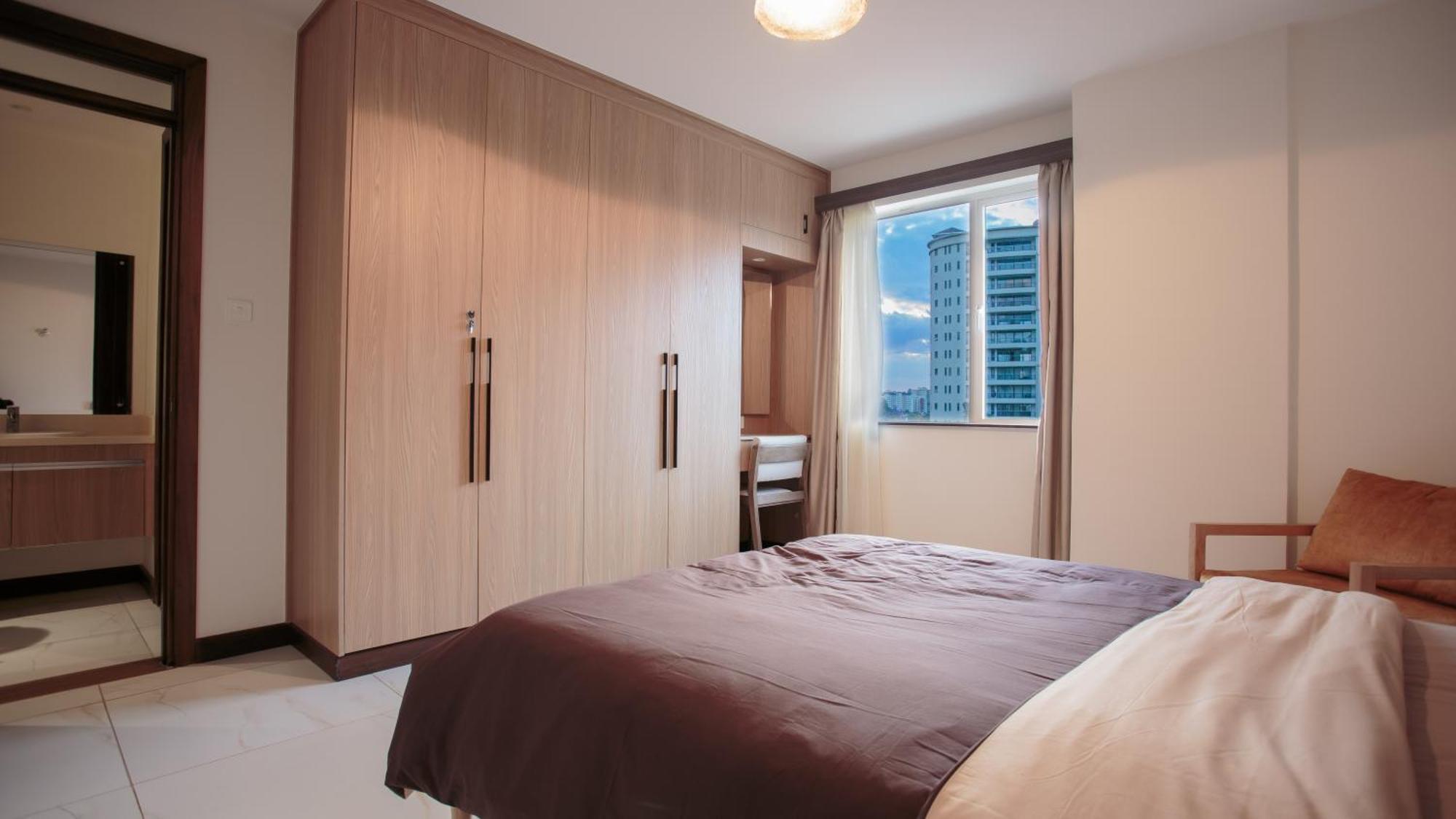 Shared In Three Bedrooms, Private Bathroom, Gym, Office Area, Kitchen, Wonderiss Westland Living *