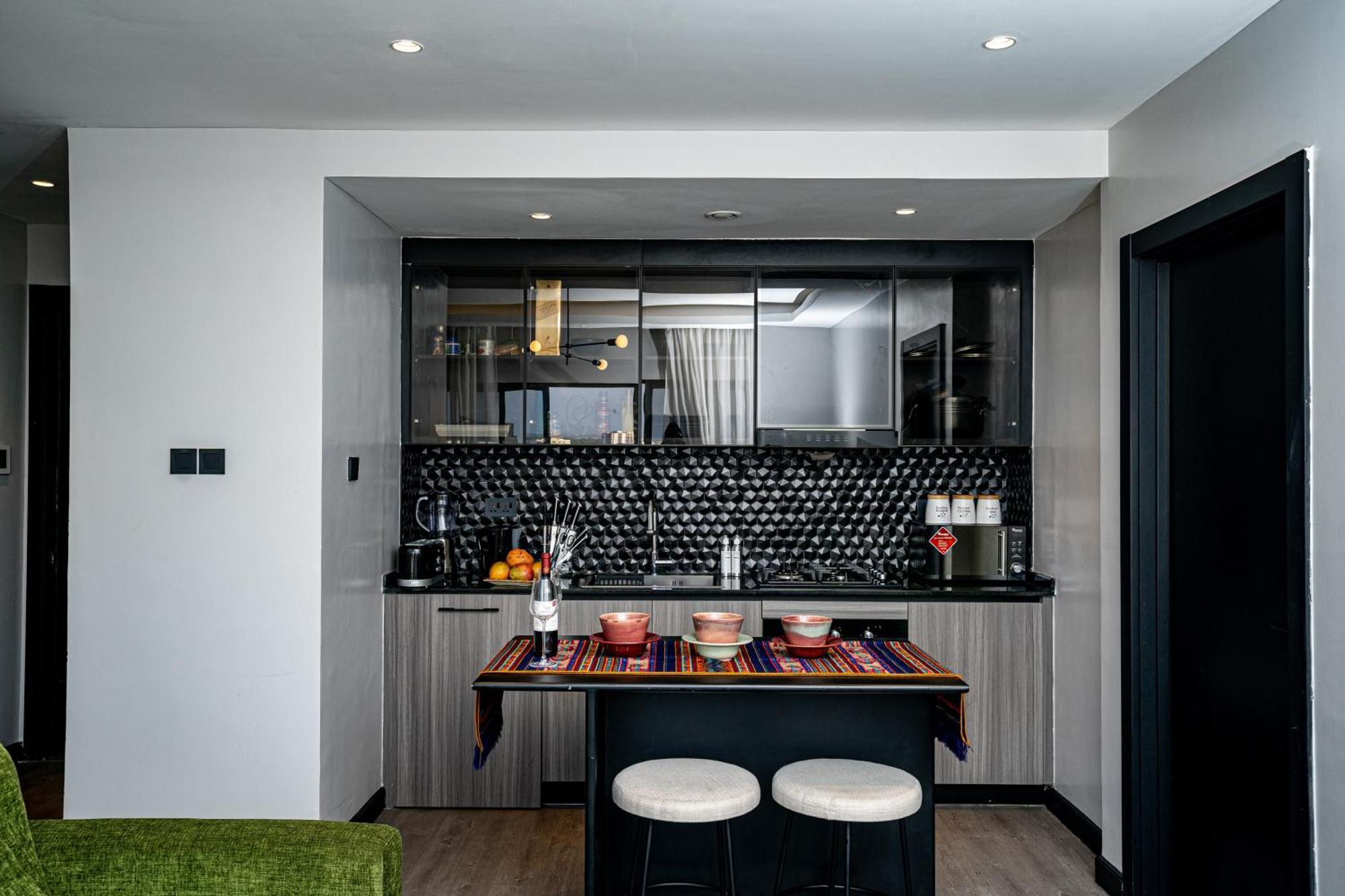 Escada & 2-bedroom, Rooftop Swimming Pool, Gym, Workspace, Wonderiss Homes Westland Living Apartment