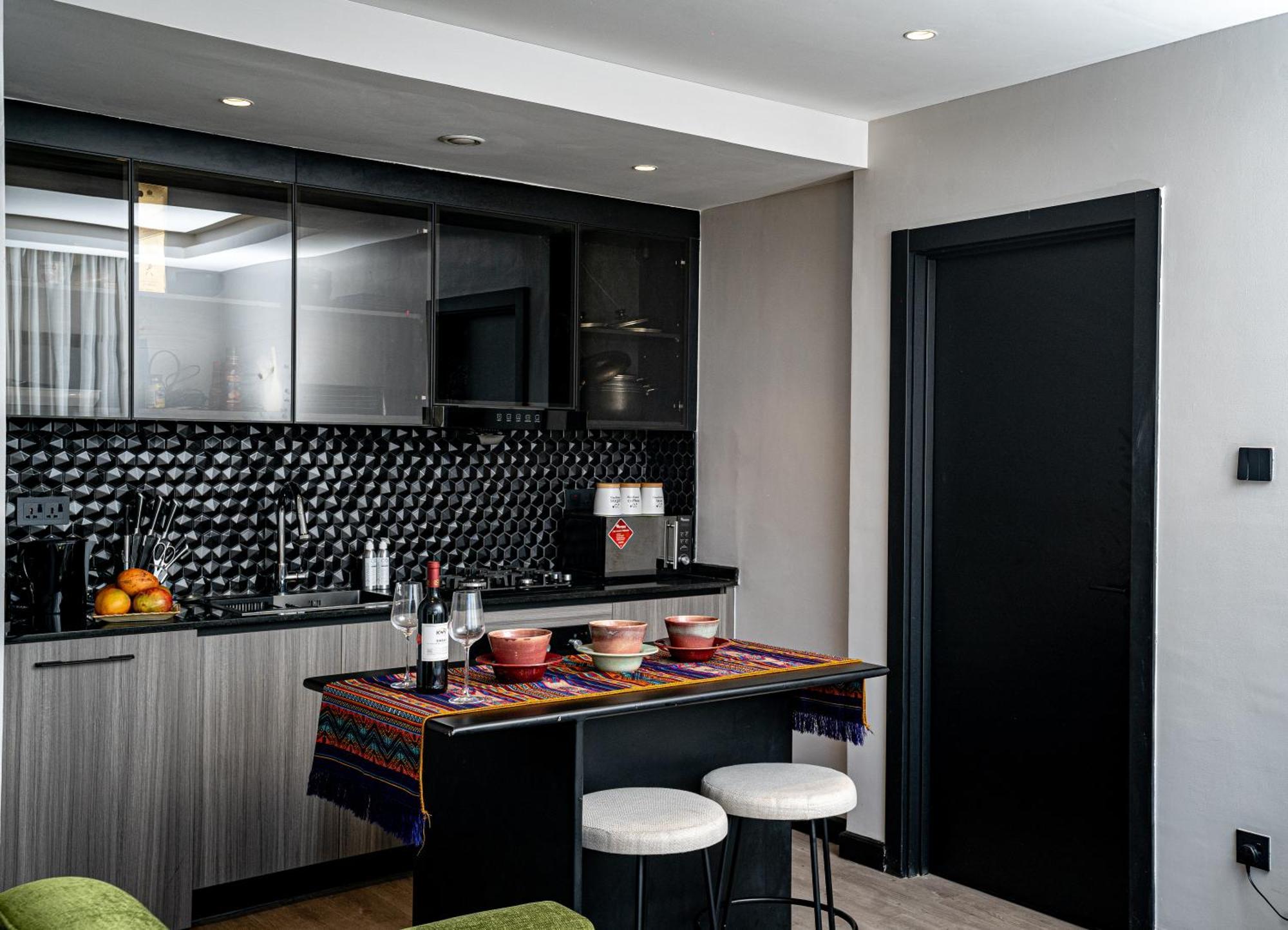 Escada & 2-bedroom, Rooftop Swimming Pool, Gym, Workspace, Wonderiss Homes Westland Living Apartamento *