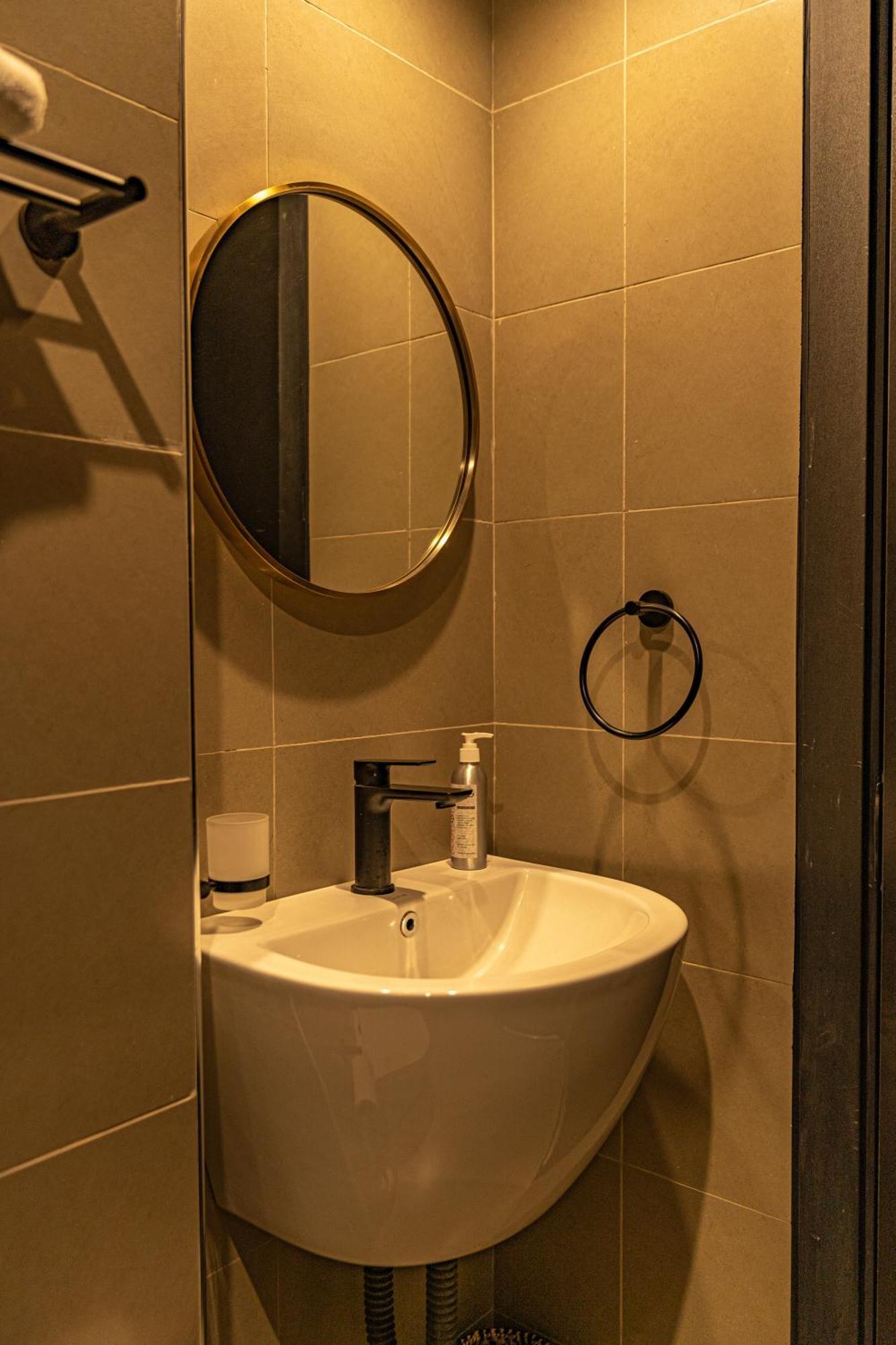 Escada & 2-bedroom, Rooftop Swimming Pool, Gym, Workspace, Wonderiss Homes Westland Living *