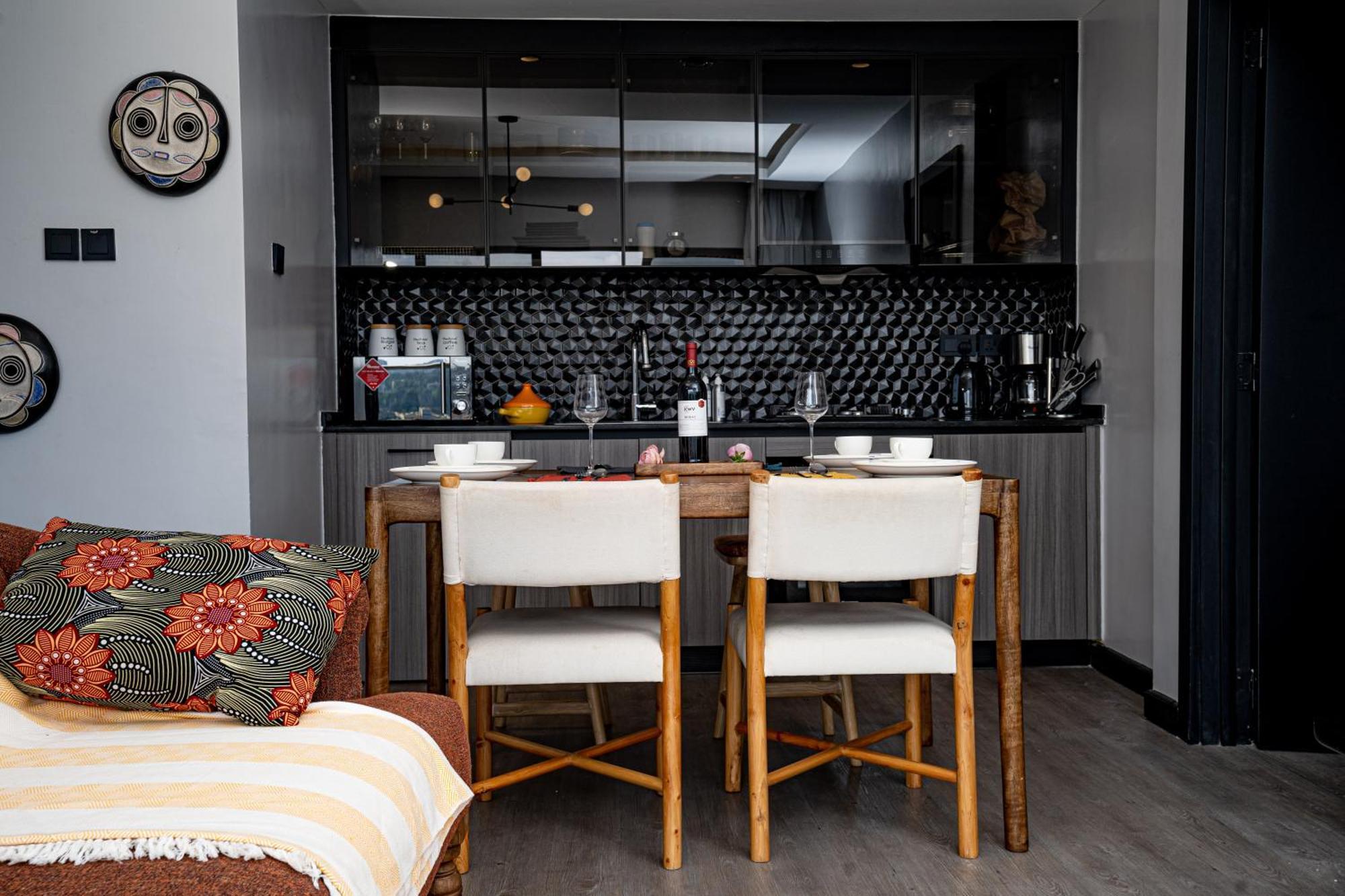 Escada & 2-bedroom, Rooftop Swimming Pool, Gym, Workspace, Wonderiss Homes Westland Living Apartment
