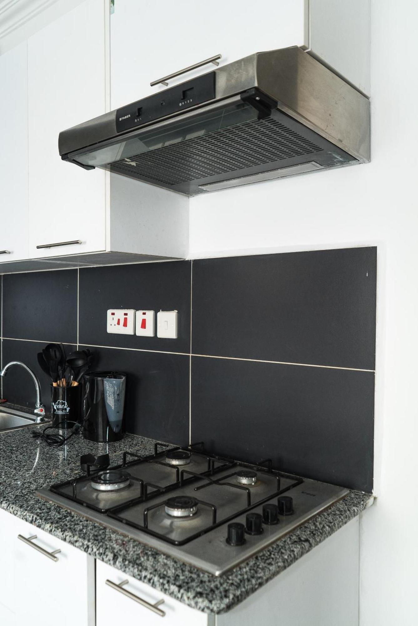 Chic Homes Jkia - Cozy Homes Near Jkia And Sgr Apartment
