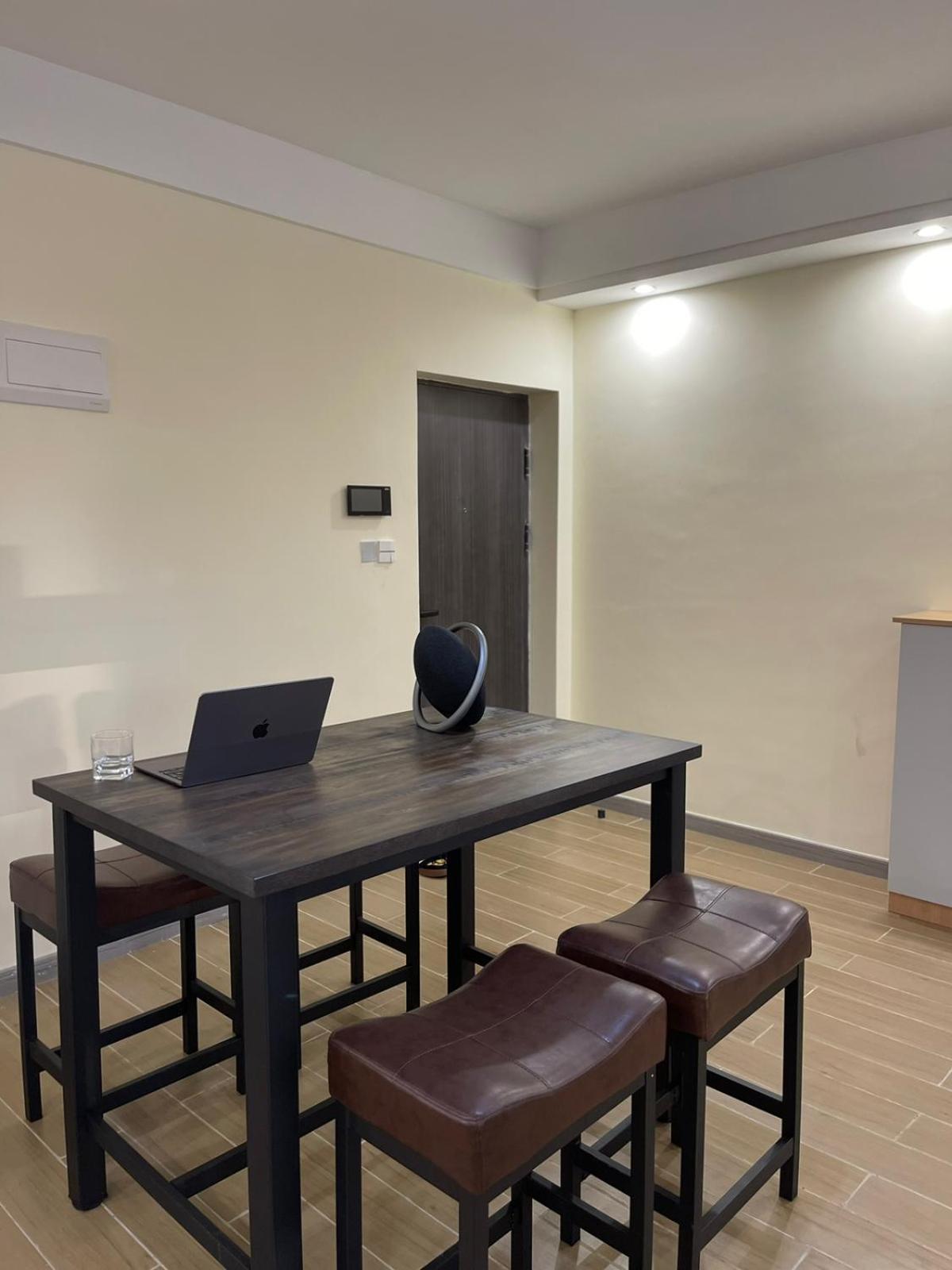 Lux Siaya Park Apartment