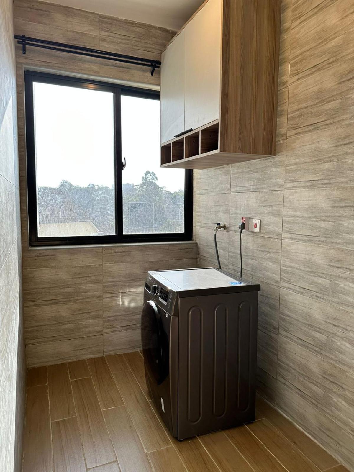 Lux Siaya Park Apartment