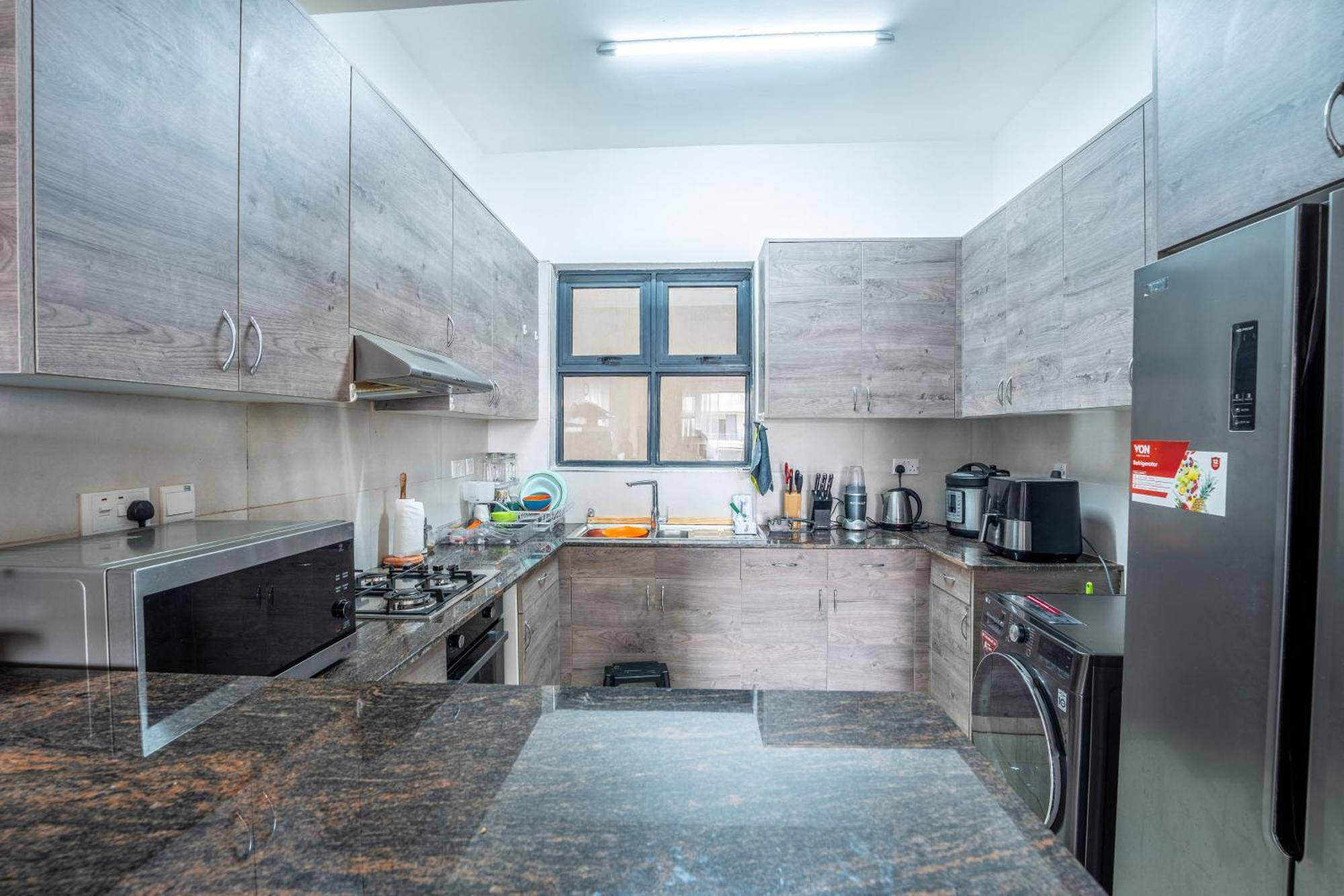 2bedroom With Balcony Views Aramis Apartment