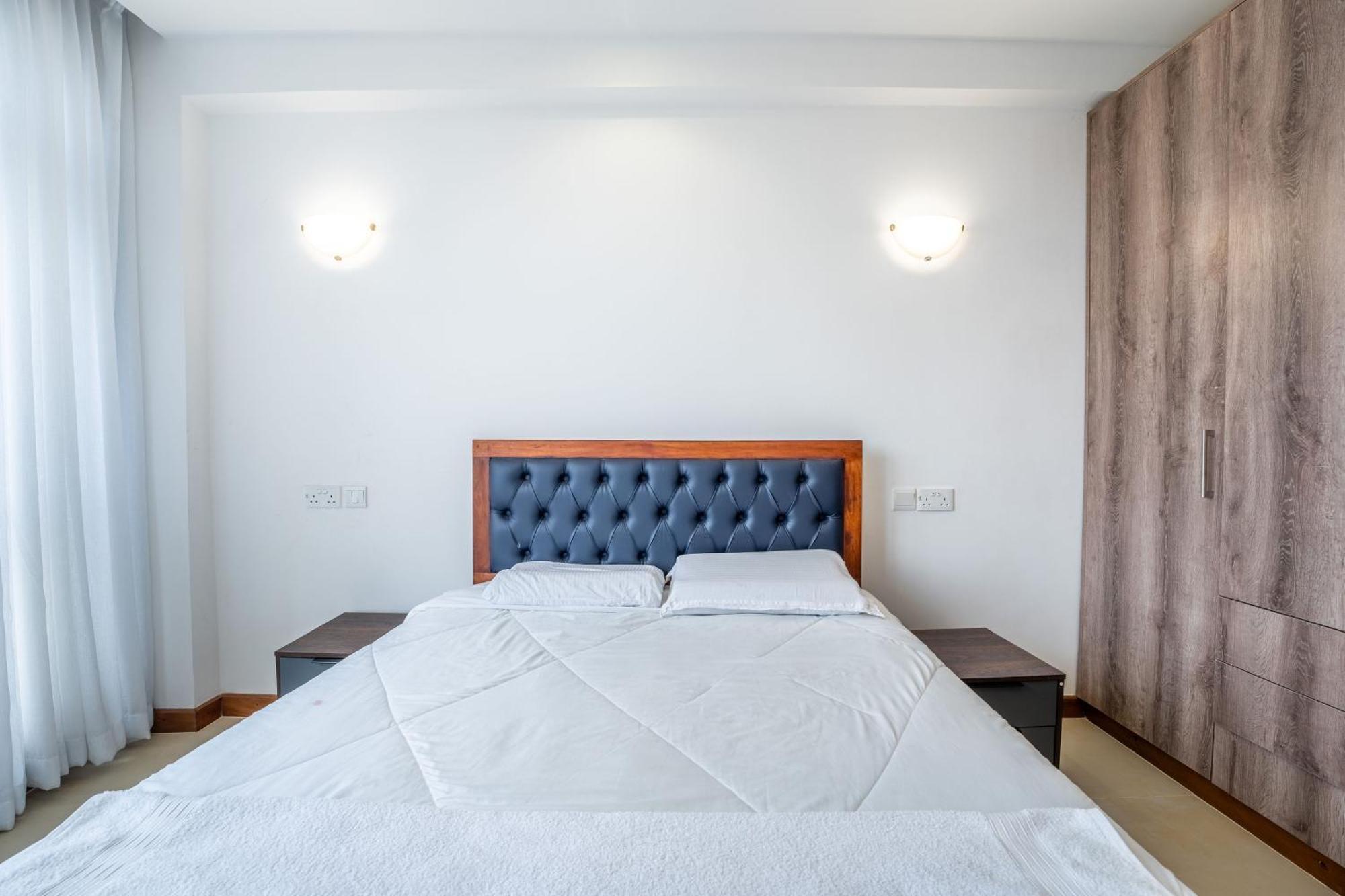 2bedroom With Balcony Views Aramis Apartment