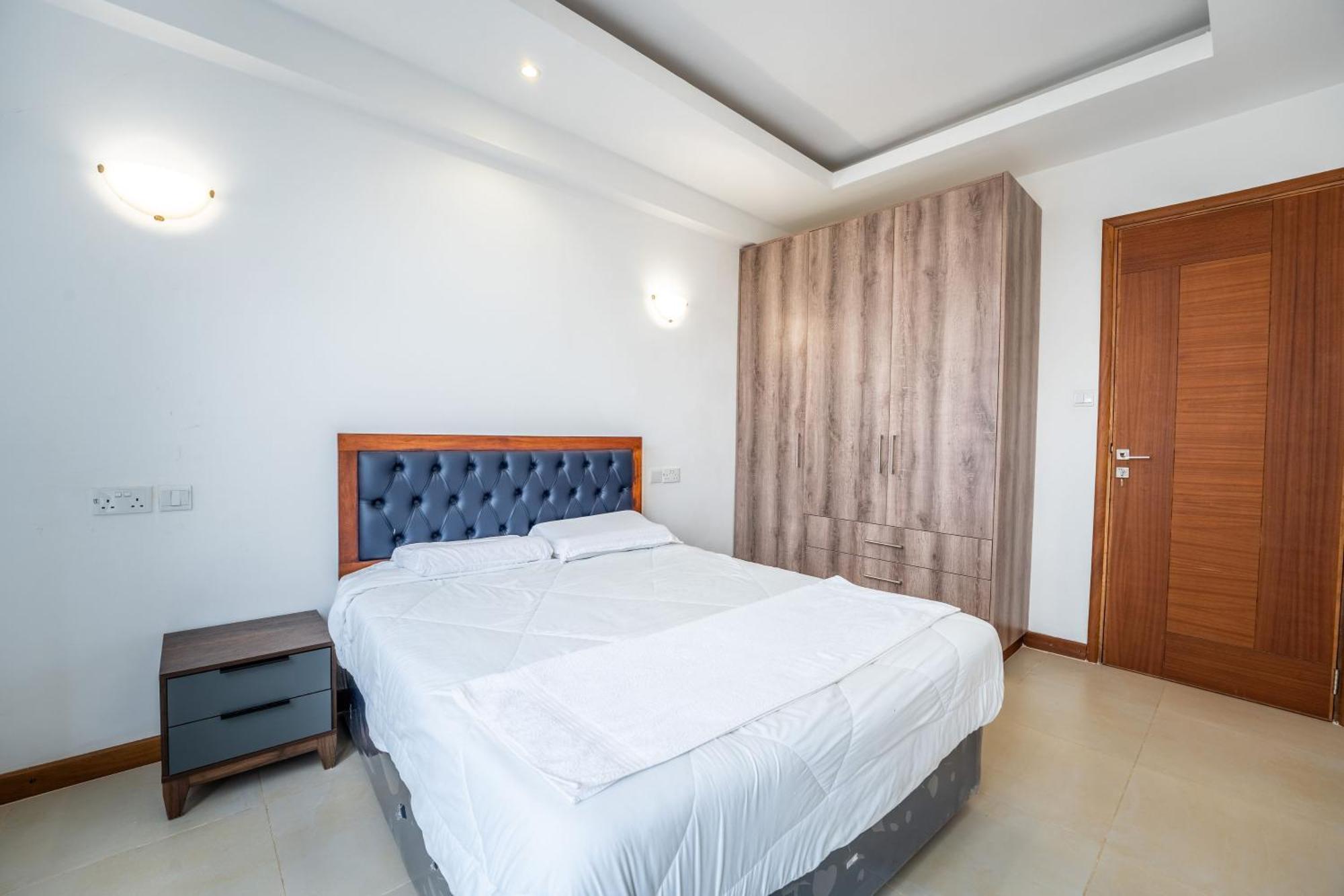 2bedroom With Balcony Views Aramis Apartment *