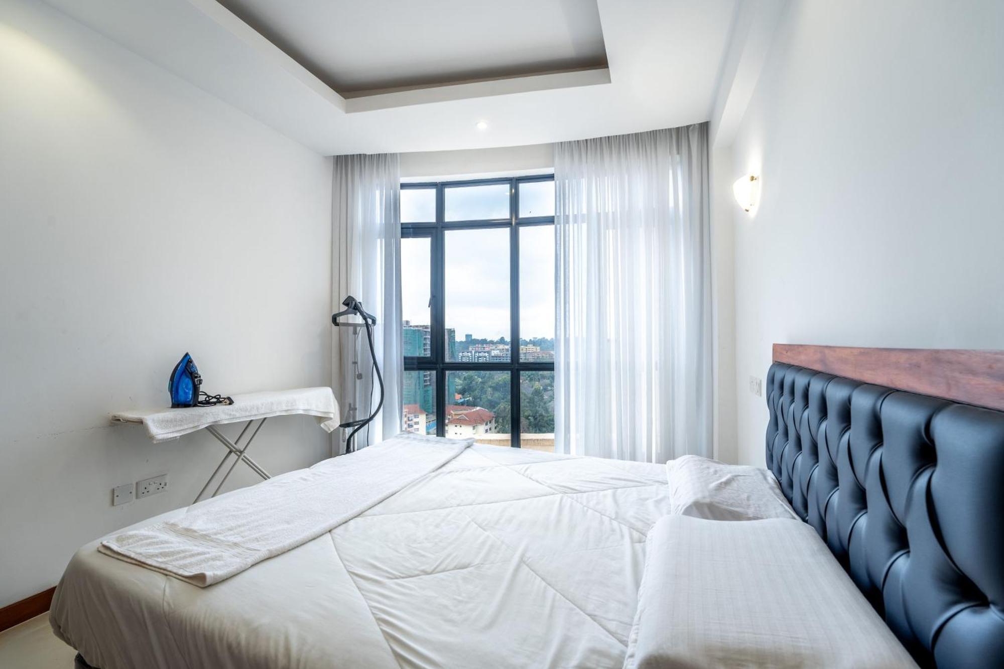 2bedroom With Balcony Views Aramis Apartment