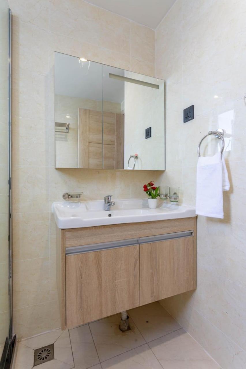 Lux Urban Oasis Apartment *