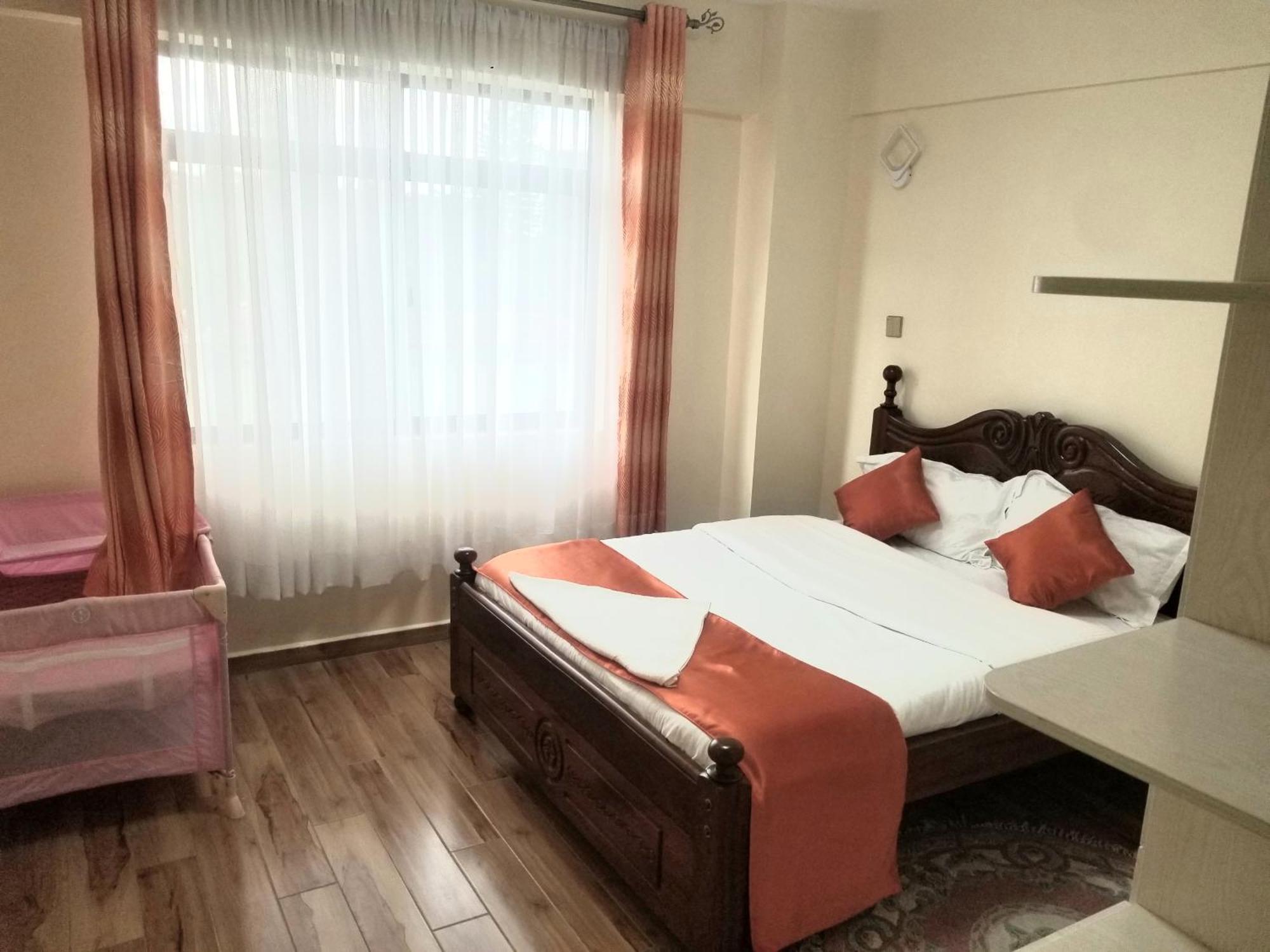 Apartment One Bedroom Near Adam's Arcade